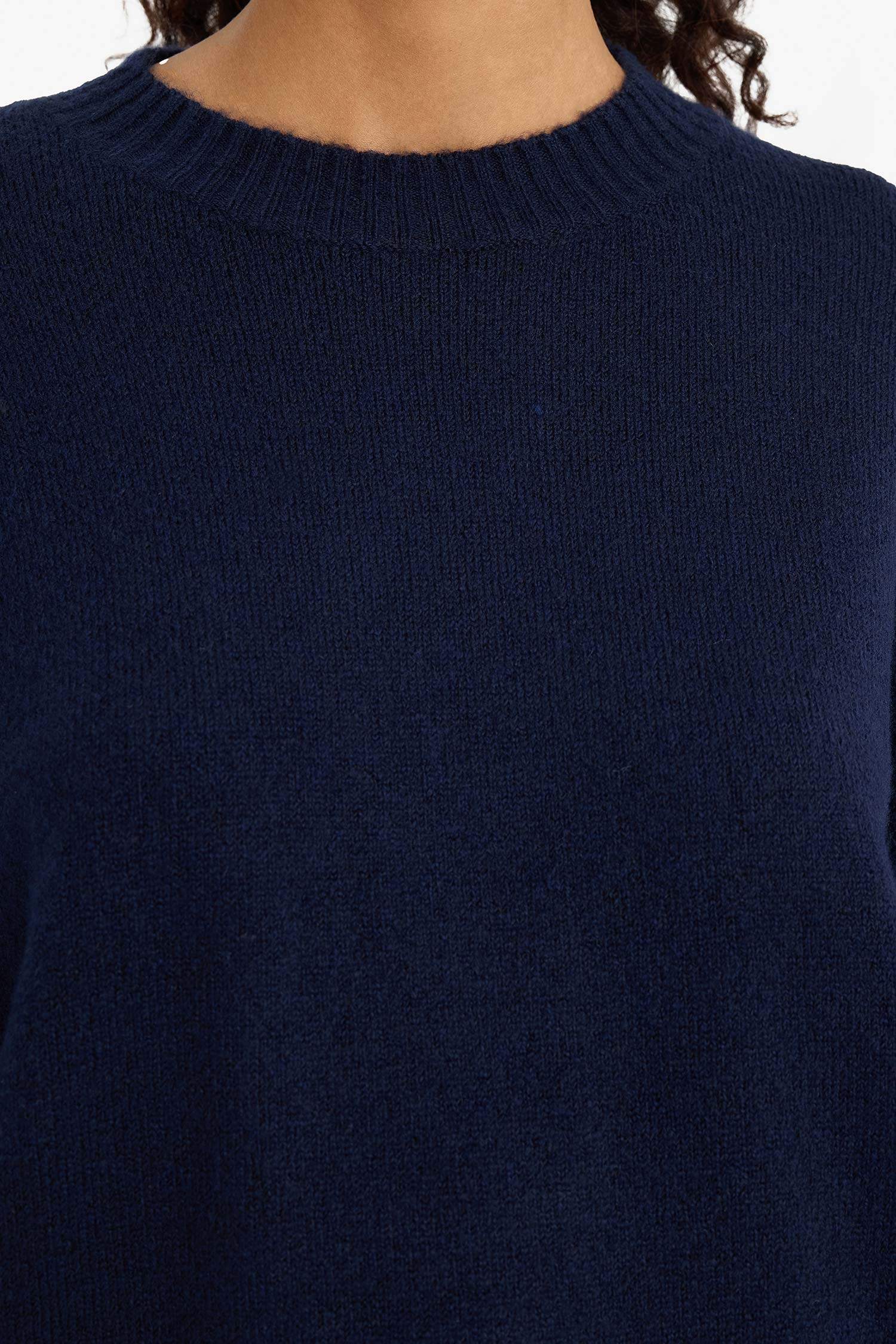 Трикотажный свитер Oversize с круглым вырезом