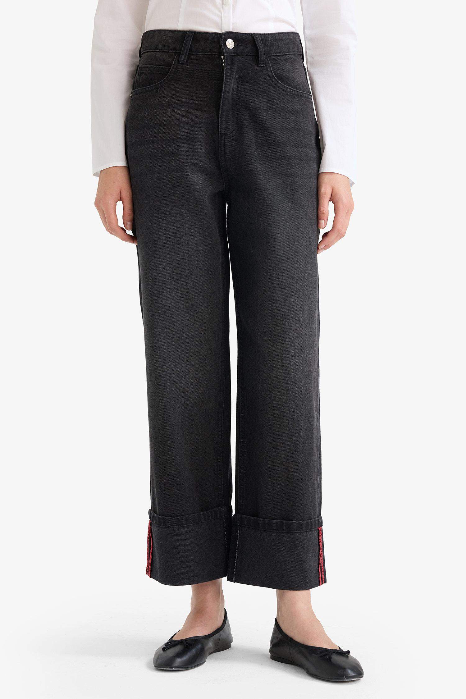 بنطلون جينز قصة مريحة برجل عادية وخصر عالي