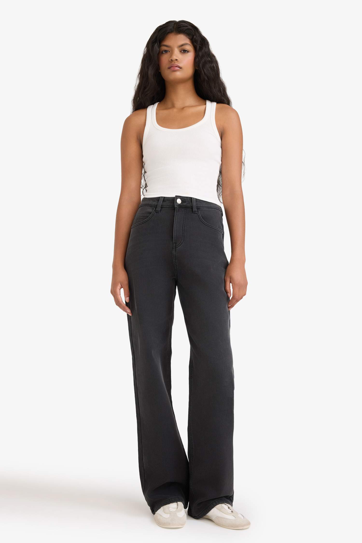 Джинсы Relax Fit с высоким поясом и прямыми штанинами