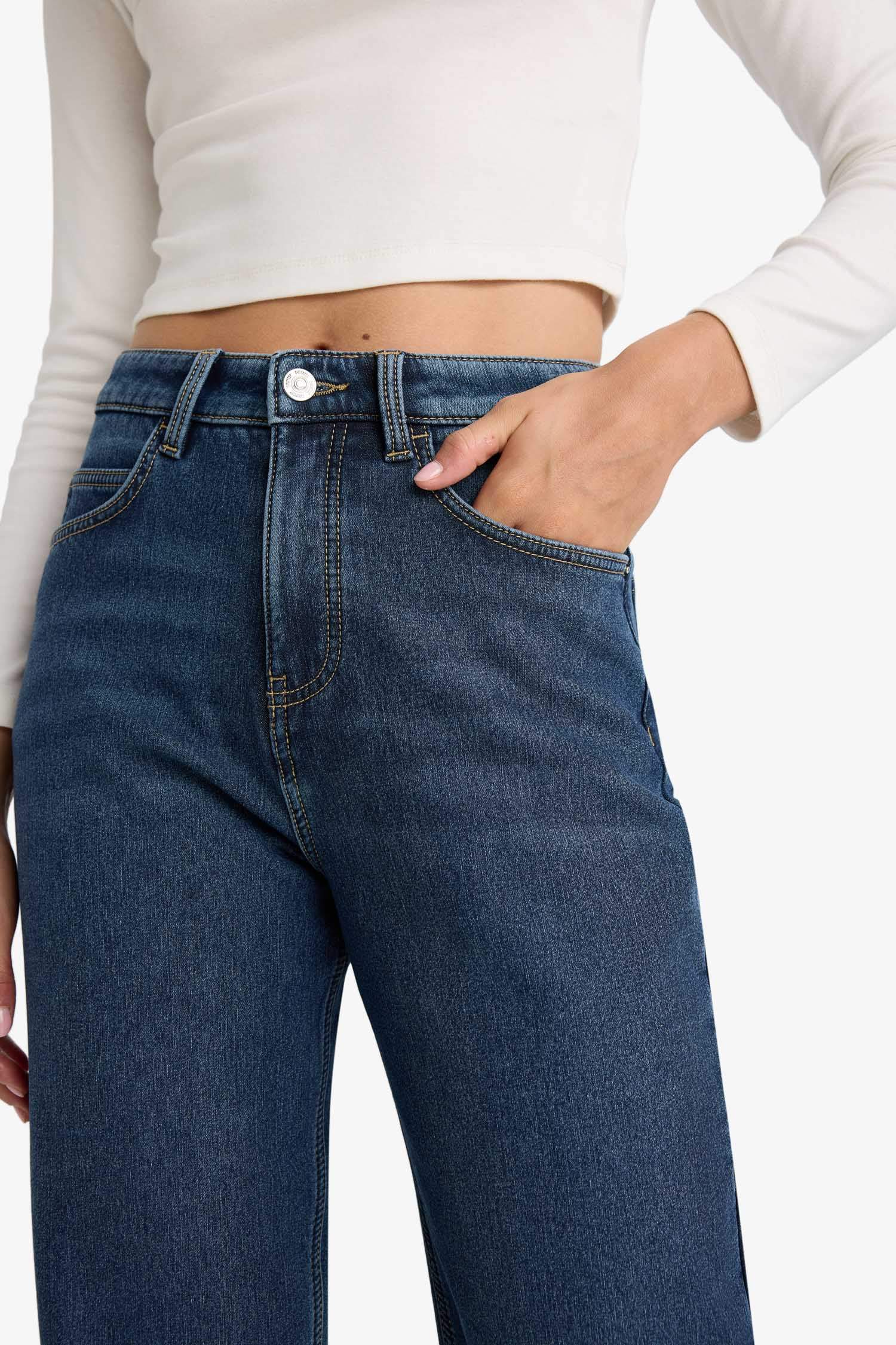 Джинсы Relax Fit с высоким поясом и прямыми штанинами