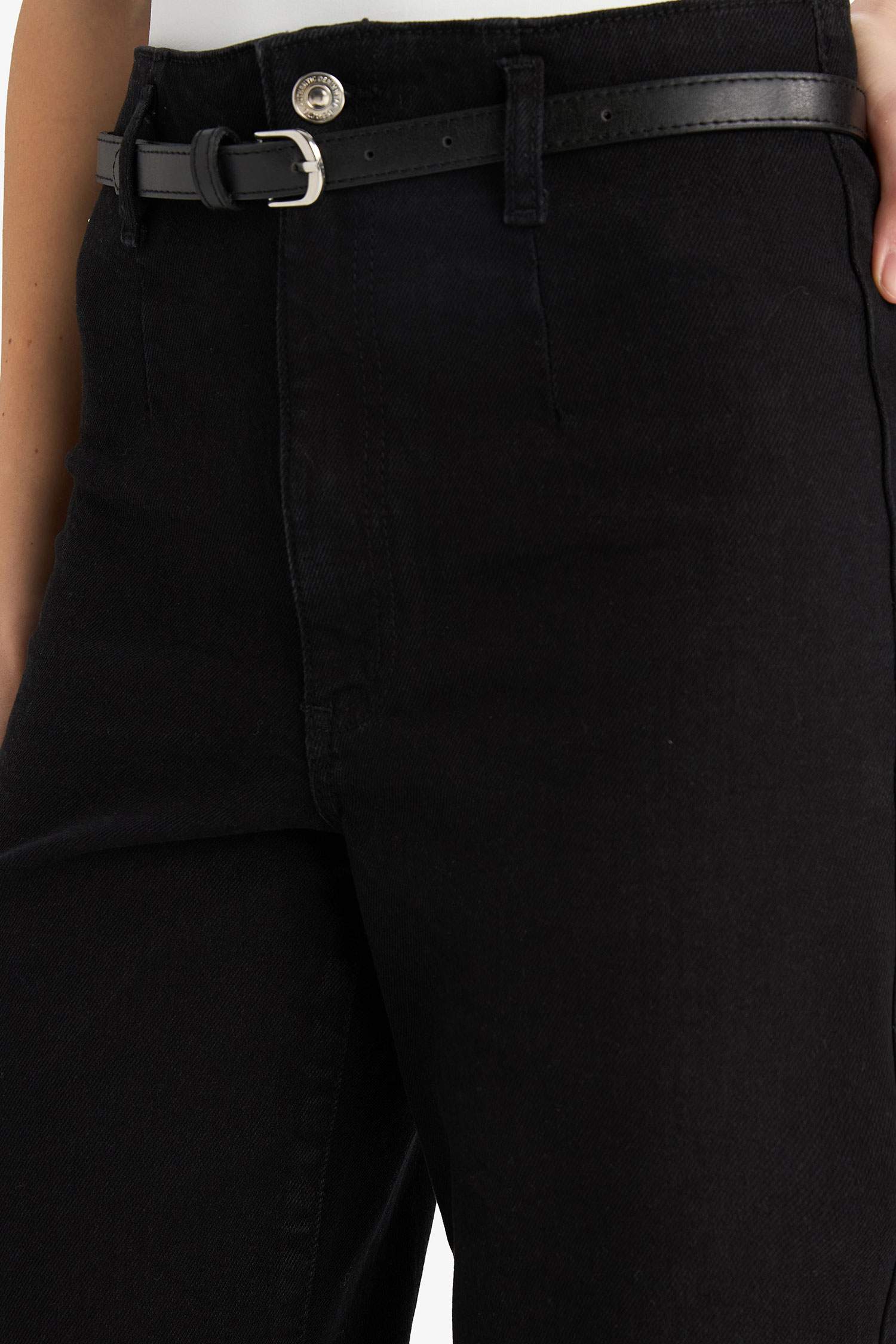 بنطرون جينز كولوت فيت برجل عادي