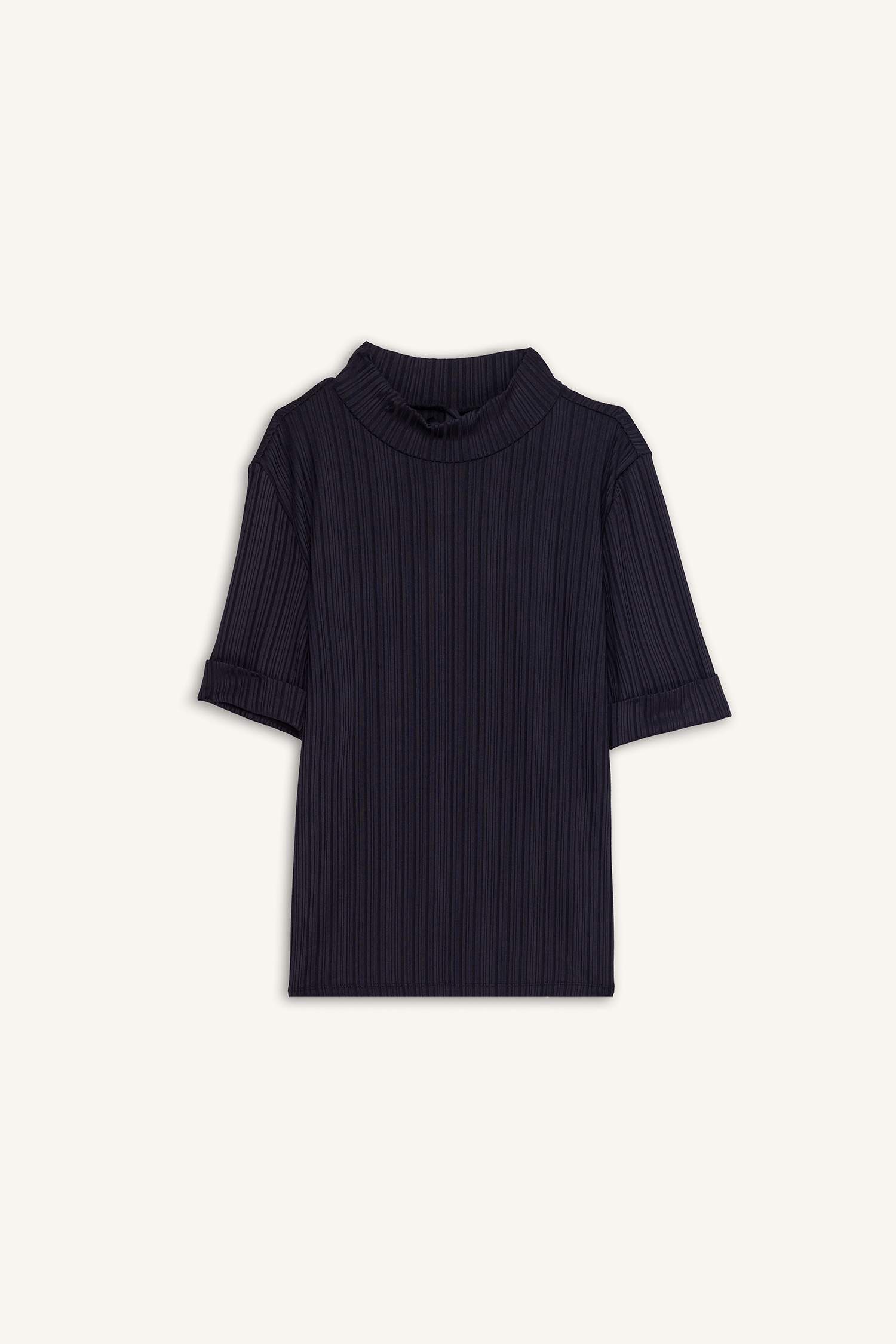 تيشيرت نص كم قصة عادية مضلع بياقة عالية