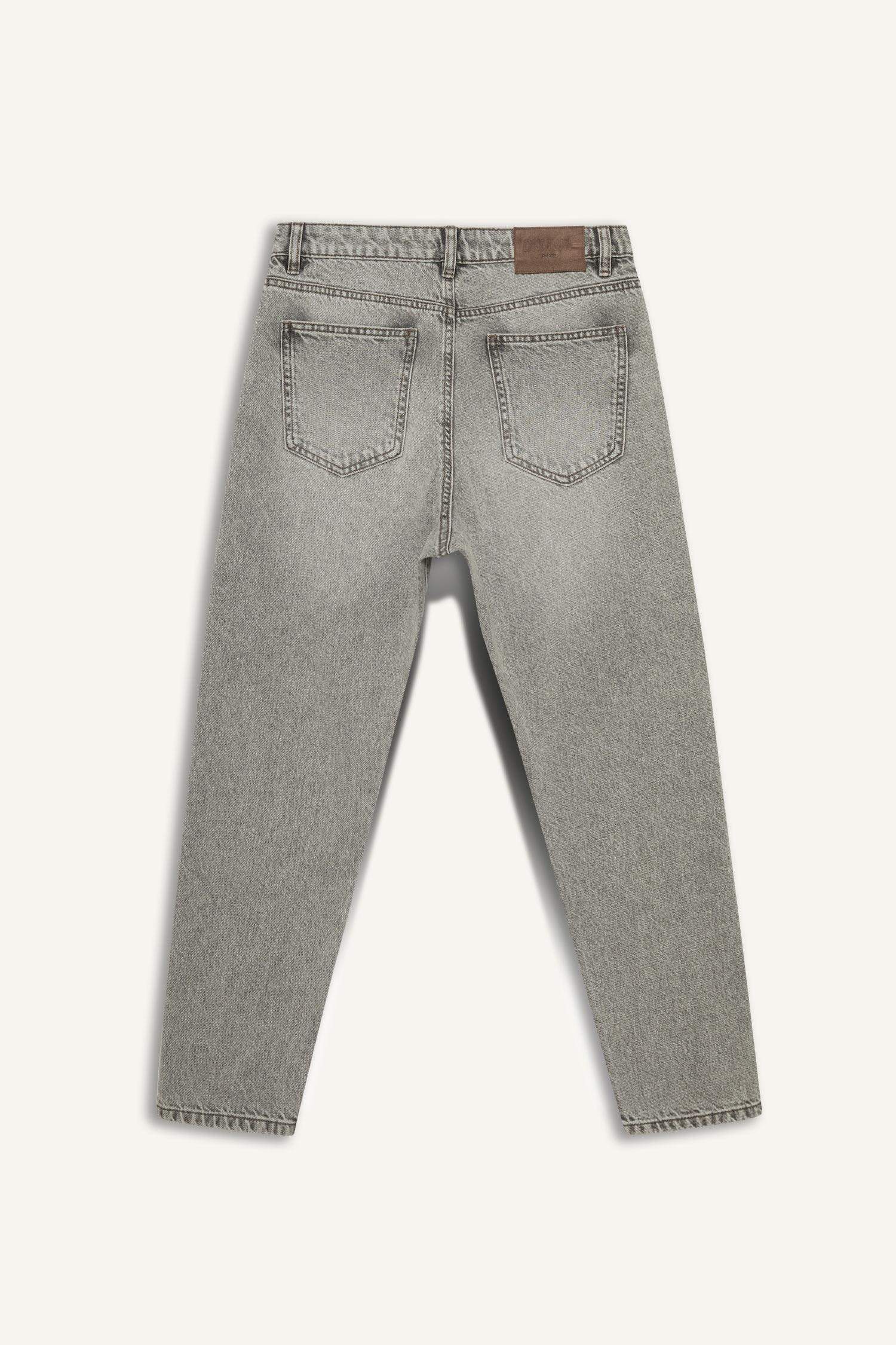 Джинсы 90-х узкая посадка с узкими штанинами