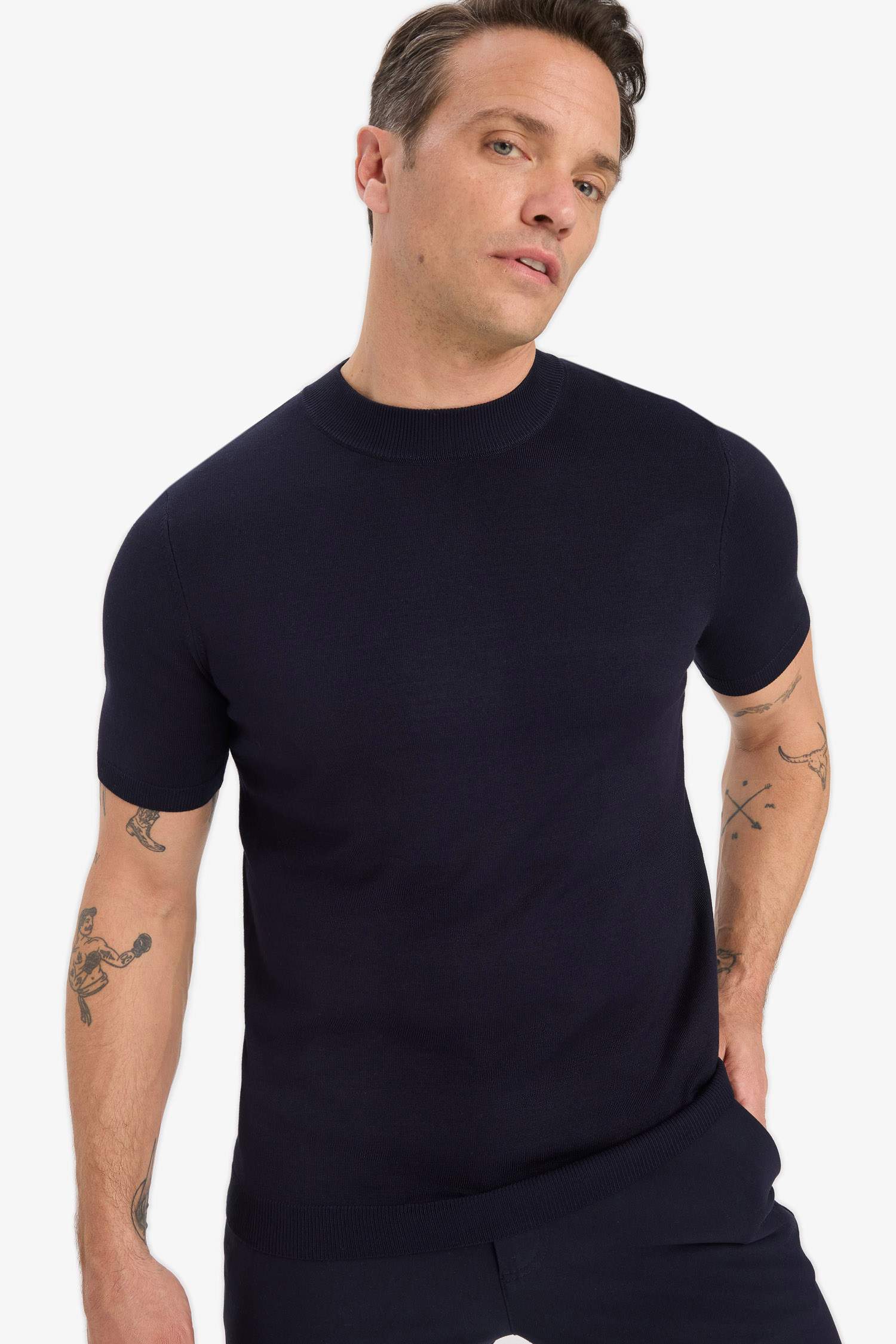 Стандартная посадка, трикотажная футболка с коротким рукавом и круглым вырезом