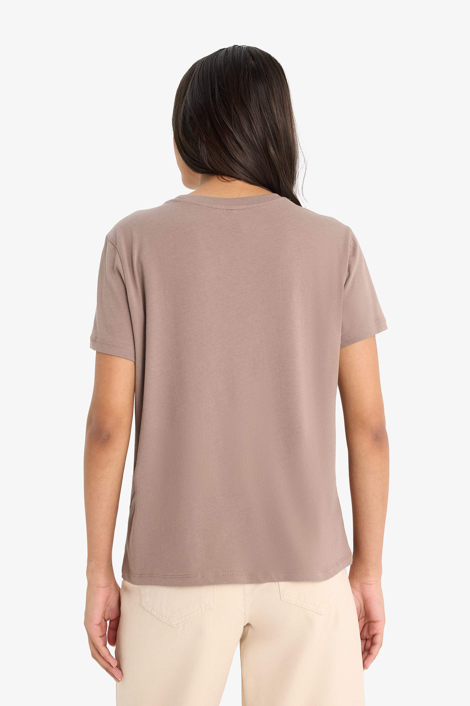 تيشيرت نص ردن بطبعة شعار قصة مريحة