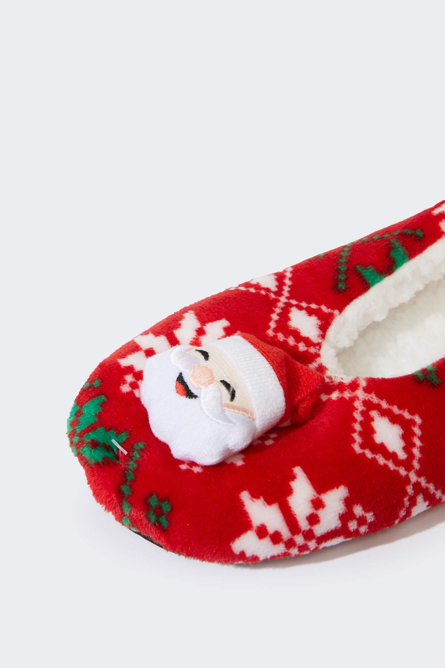 بنطوفة نسائية بكعب مسطح