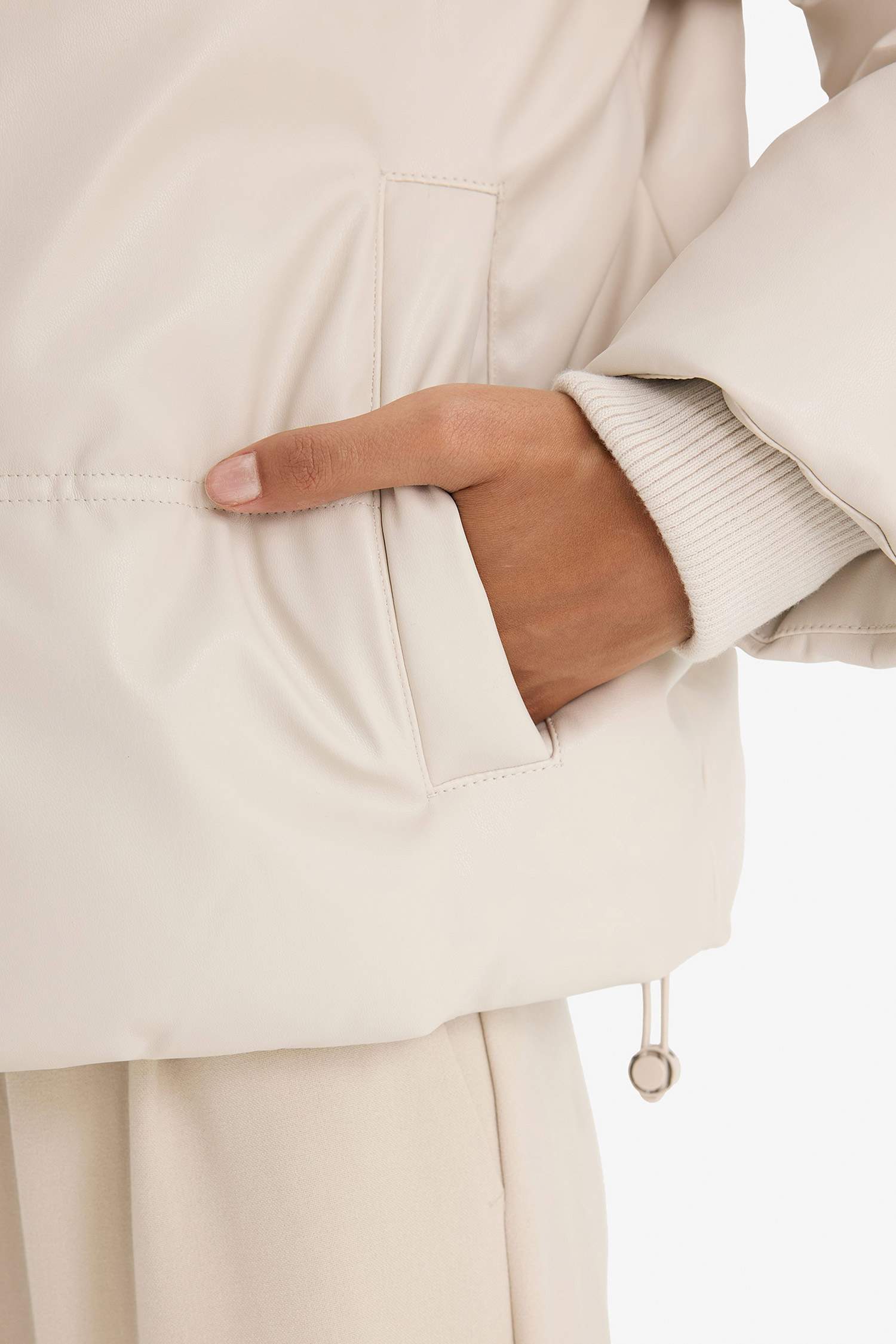 Regular Fıt Kapüşonlu Polar Astarlı Suni Deri Mont