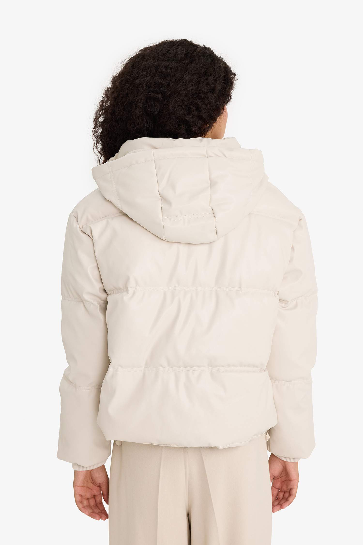 جاكيت جلد صناعي قصة عادية بغطاء للرأس مبطن بالصوف