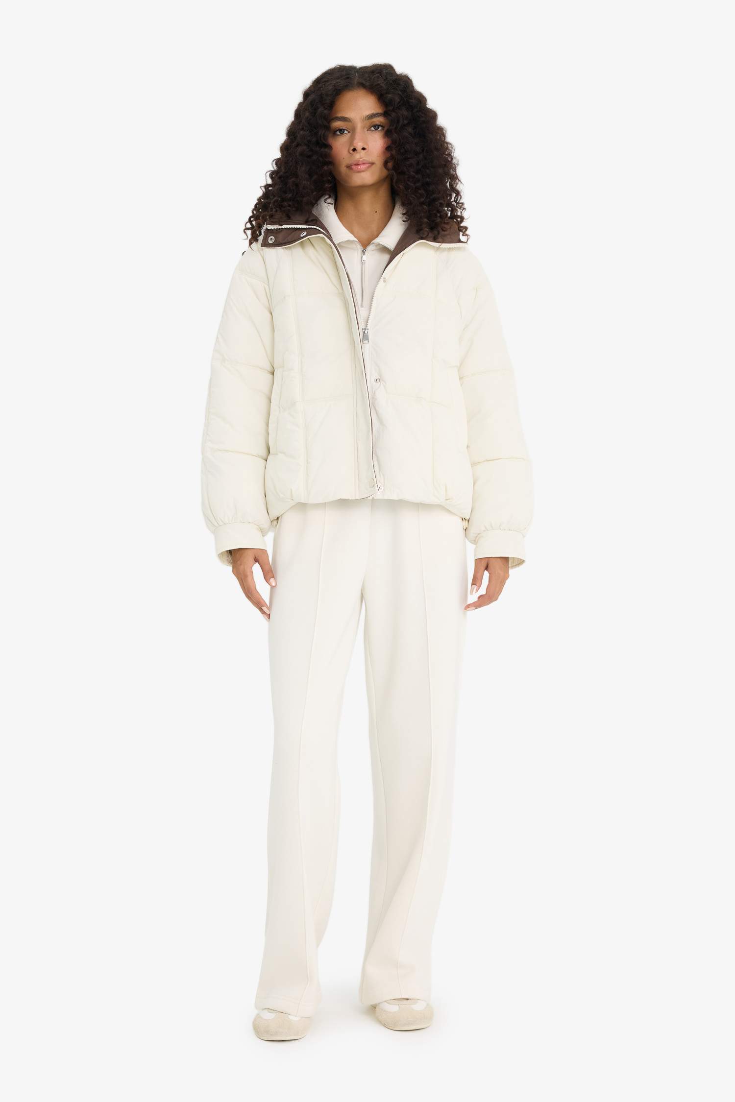 Regular Fit Kapüşonlu Fermuarlı Kısa Şişme Mont