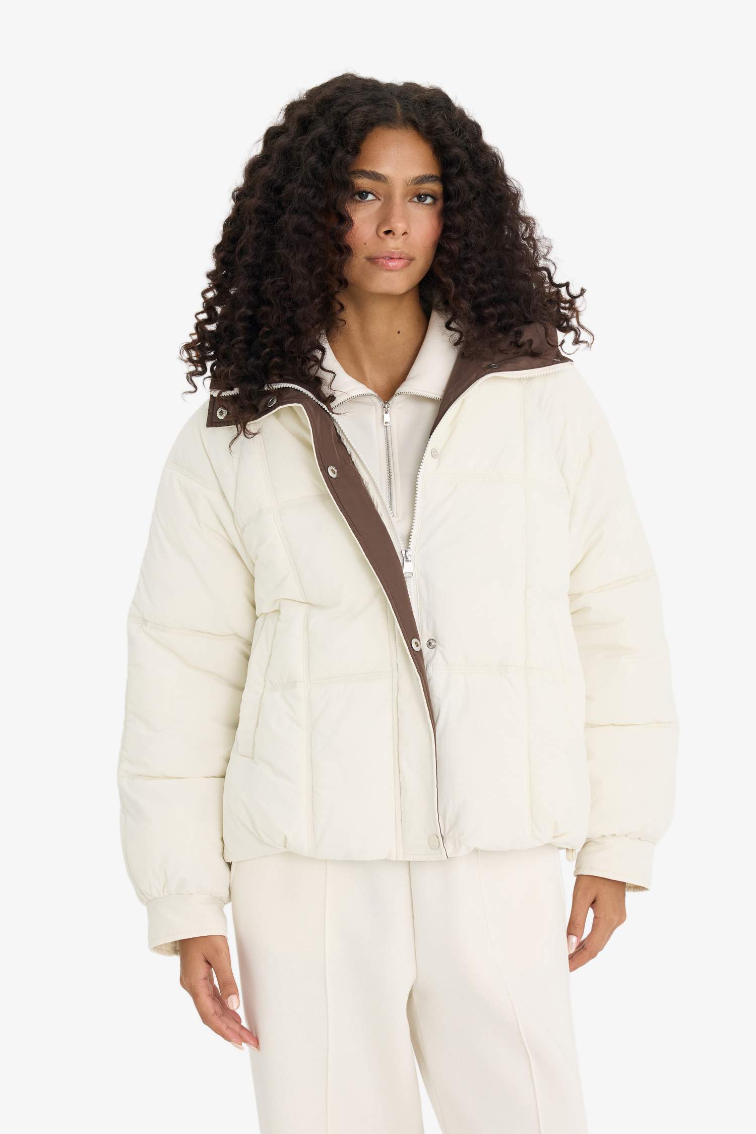 Regular Fit Kapüşonlu Fermuarlı Kısa Şişme Mont