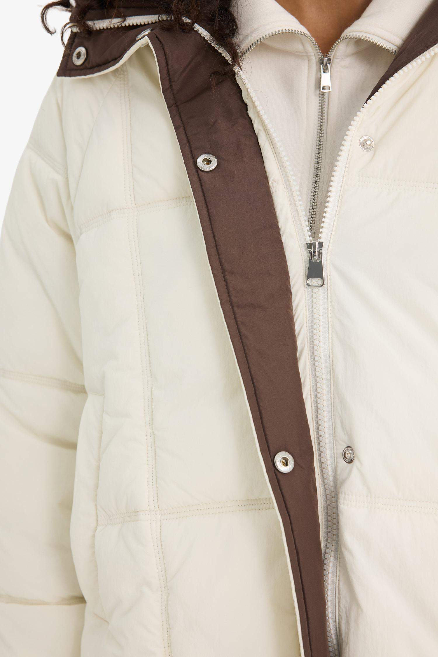 Regular Fit Kapüşonlu Fermuarlı Kısa Şişme Mont 