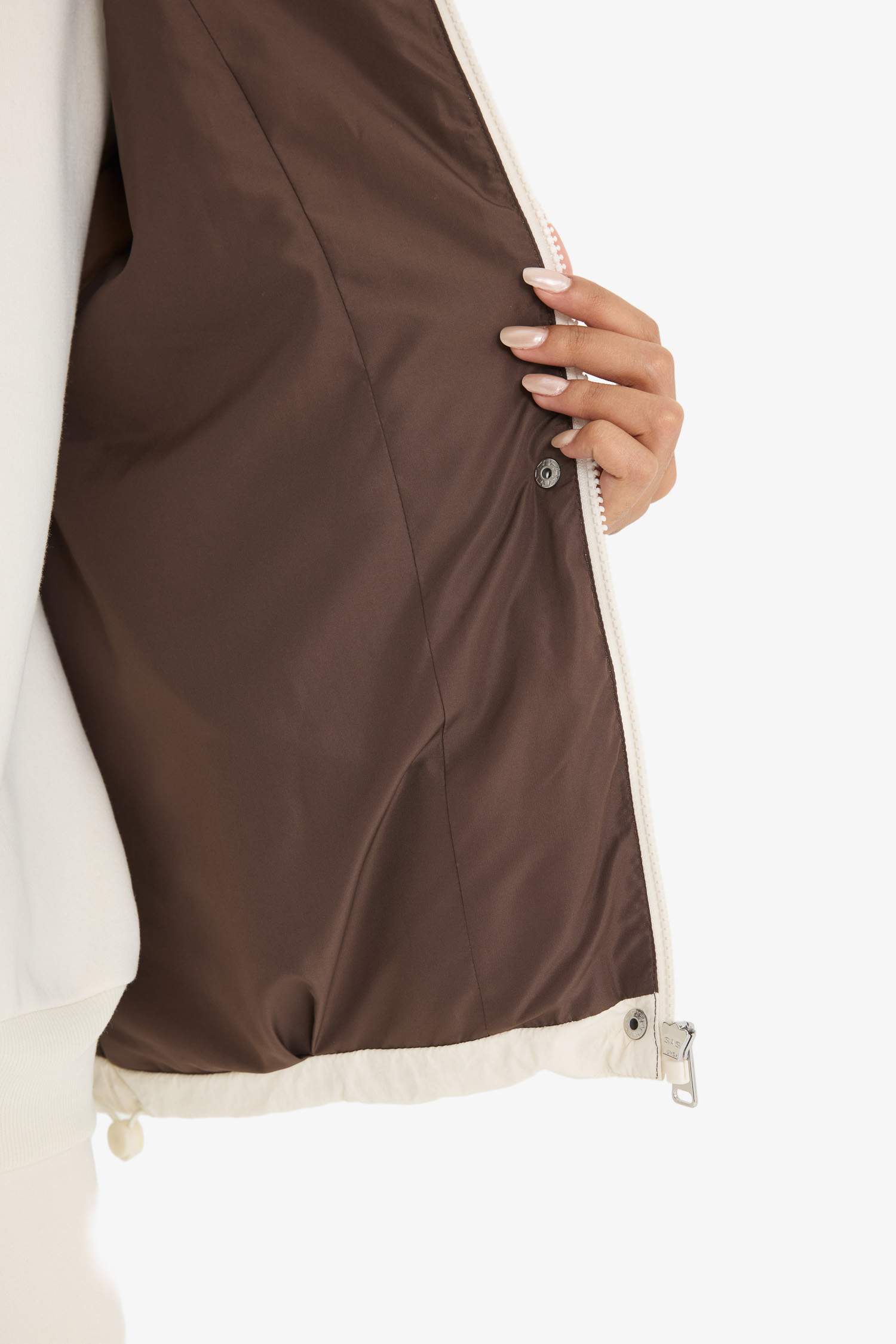 Regular Fit Kapüşonlu Fermuarlı Kısa Şişme Mont