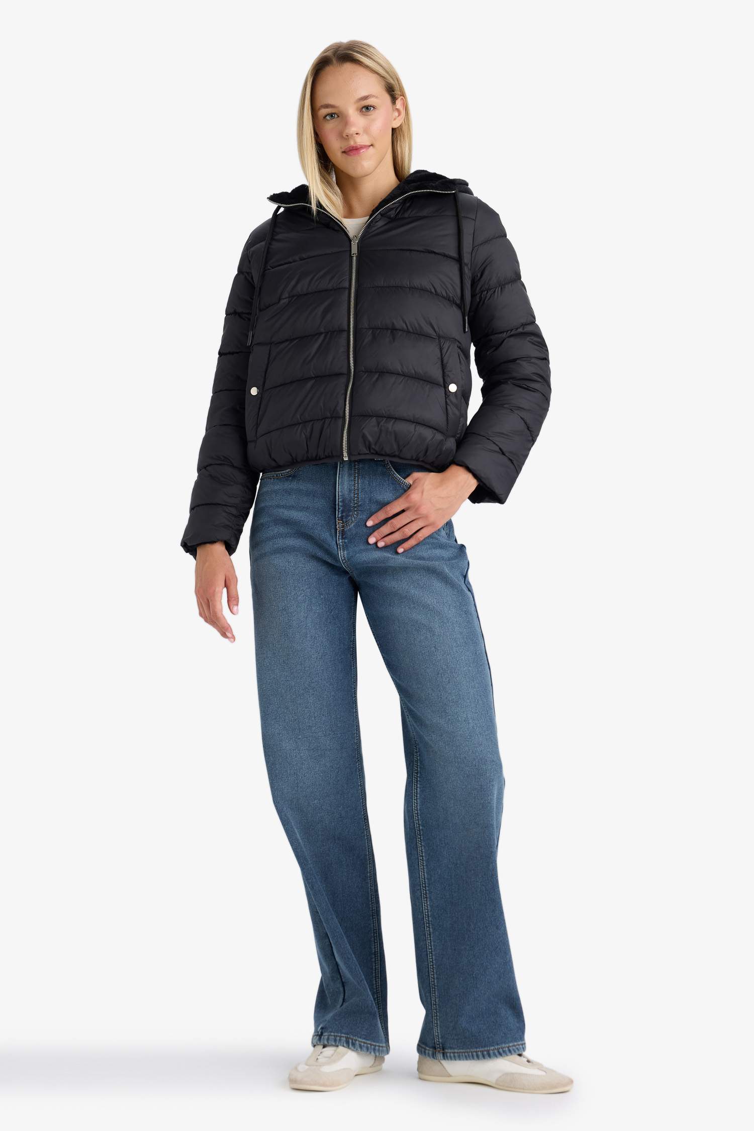 قمصلة نفخ قصة عادية بغطاء للرأس مبطن بفرو إصطناعي مقاوم للماء