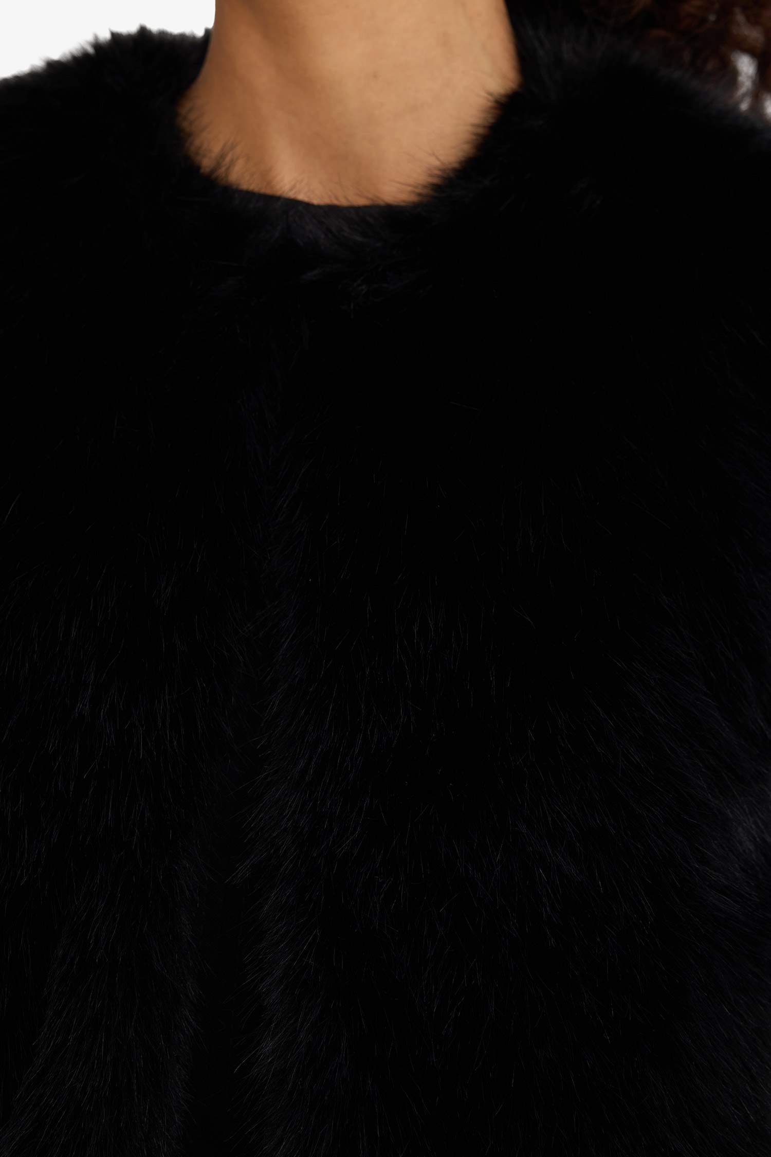 جاكيت فرو صناعي قصة عادية