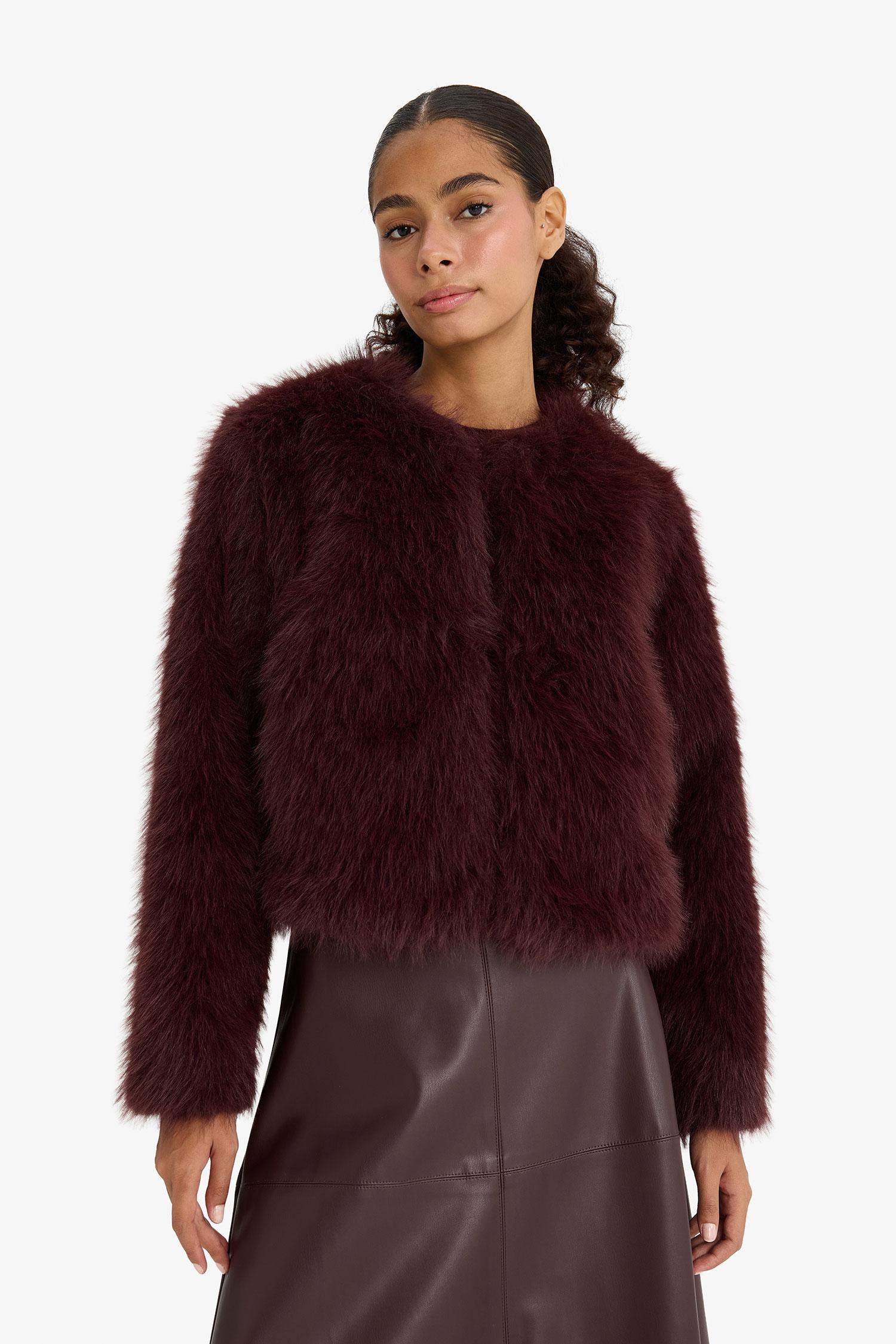 فرو صناعي قصة عادية