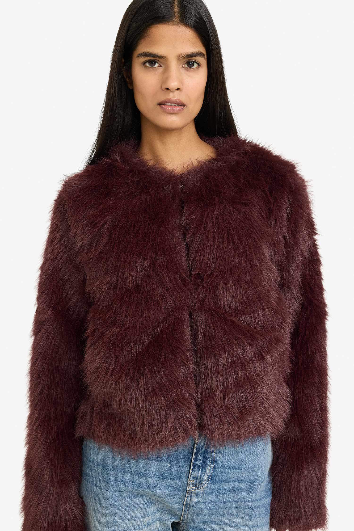 فرو صناعي قصة عادية