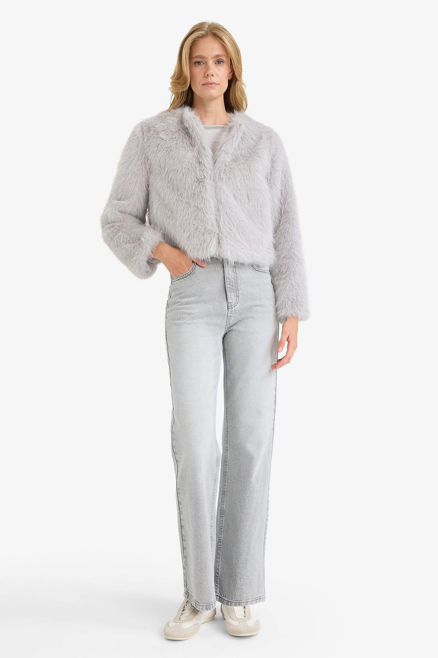 جاكيت فرو صناعي قصير قصة عادية