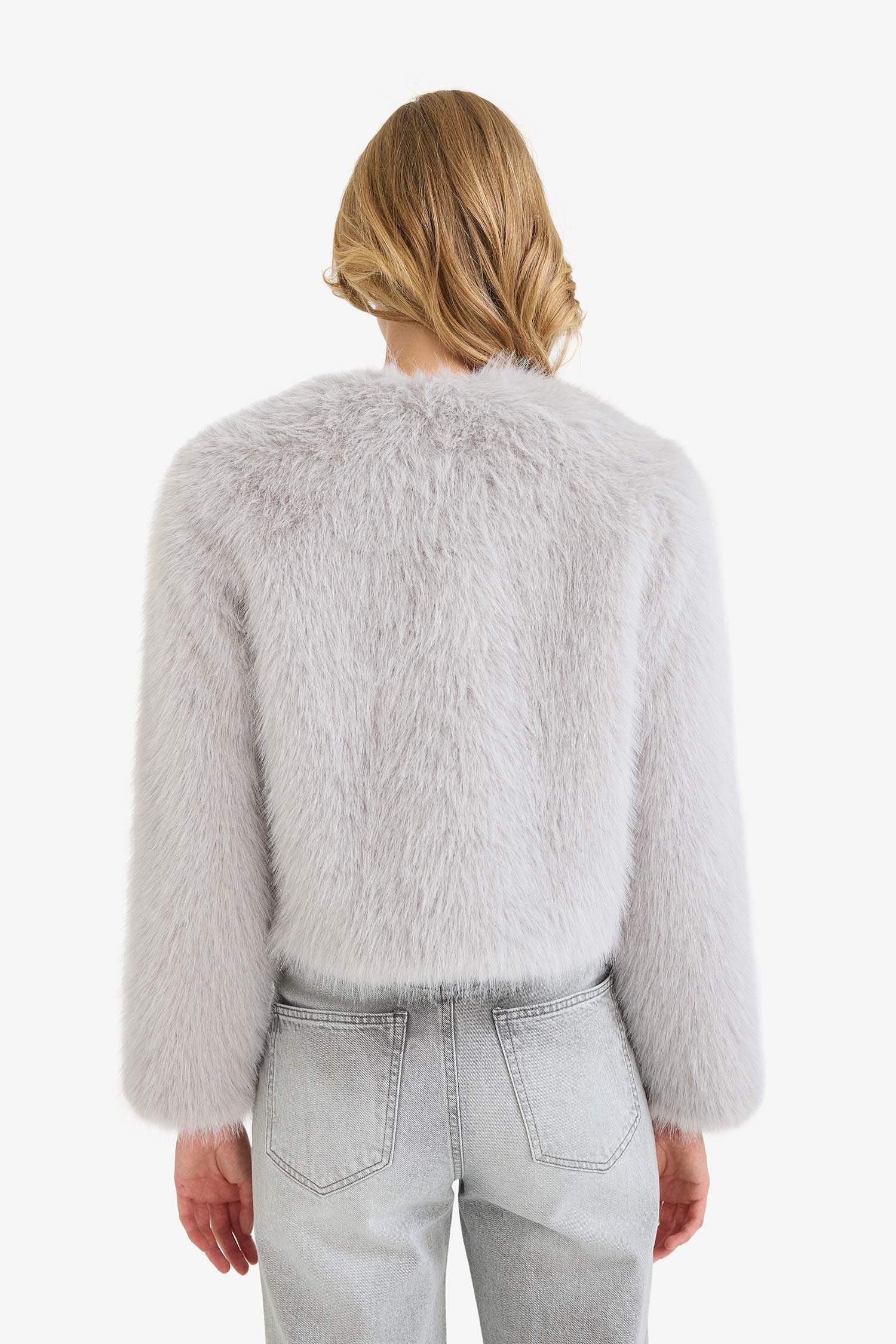 جاكيت فرو صناعي قصير قصة عادية