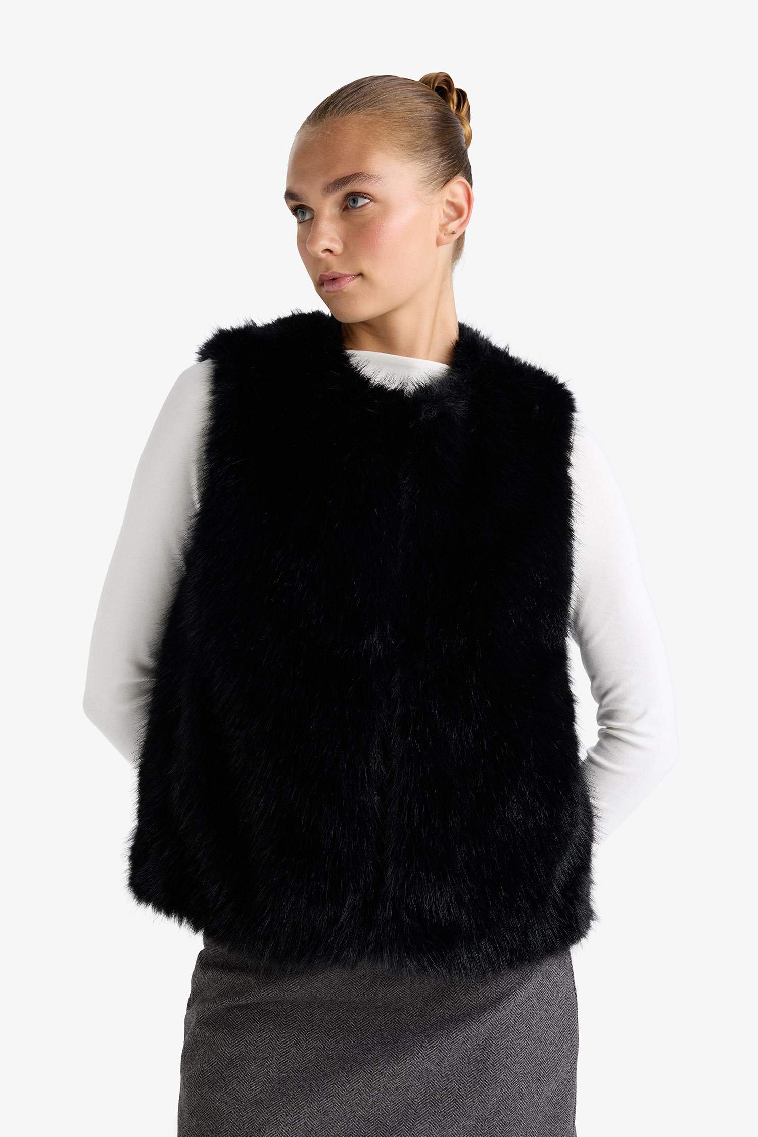 يلك فرو صناعي قصة عادية