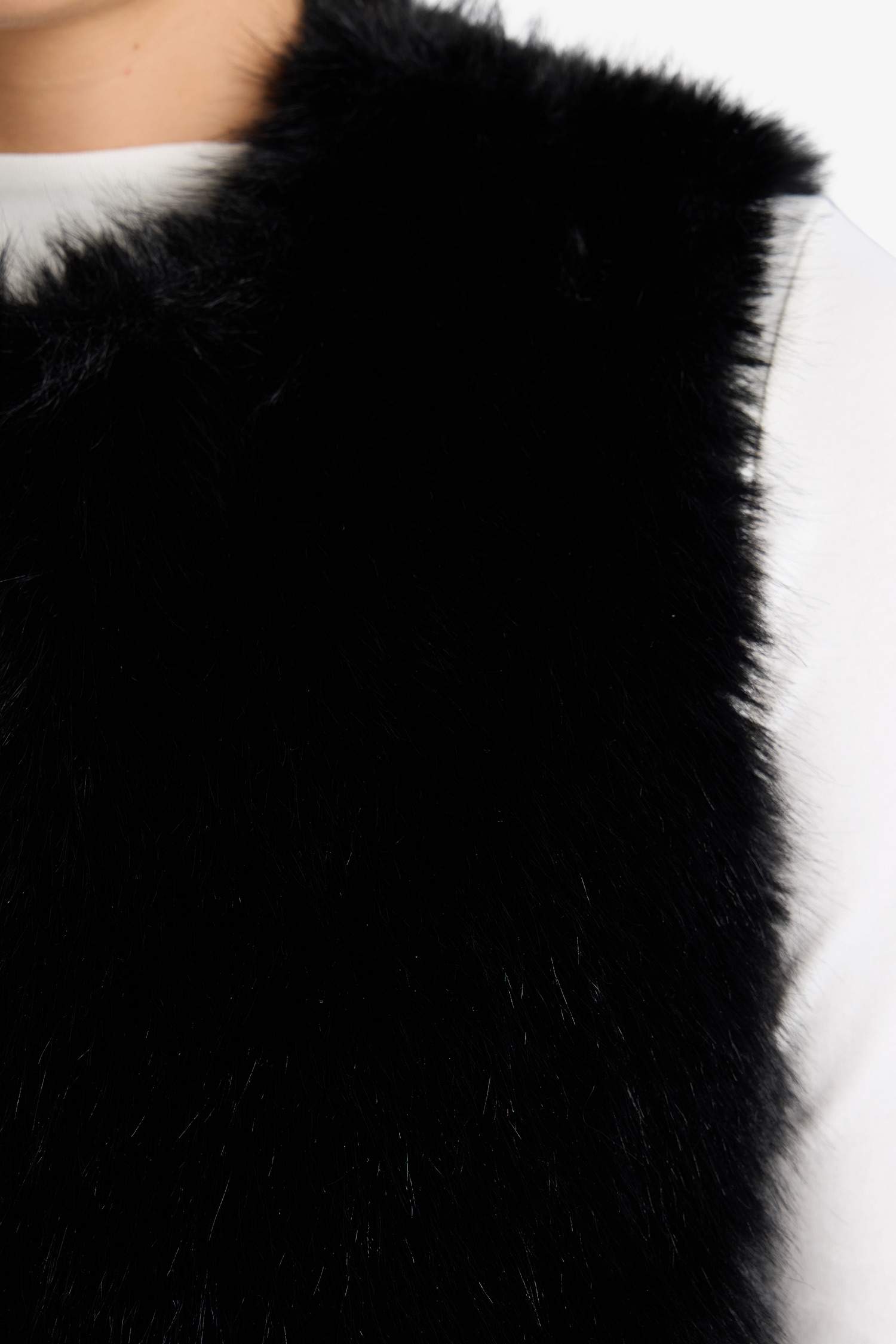 يلك فرو صناعي قصة عادية