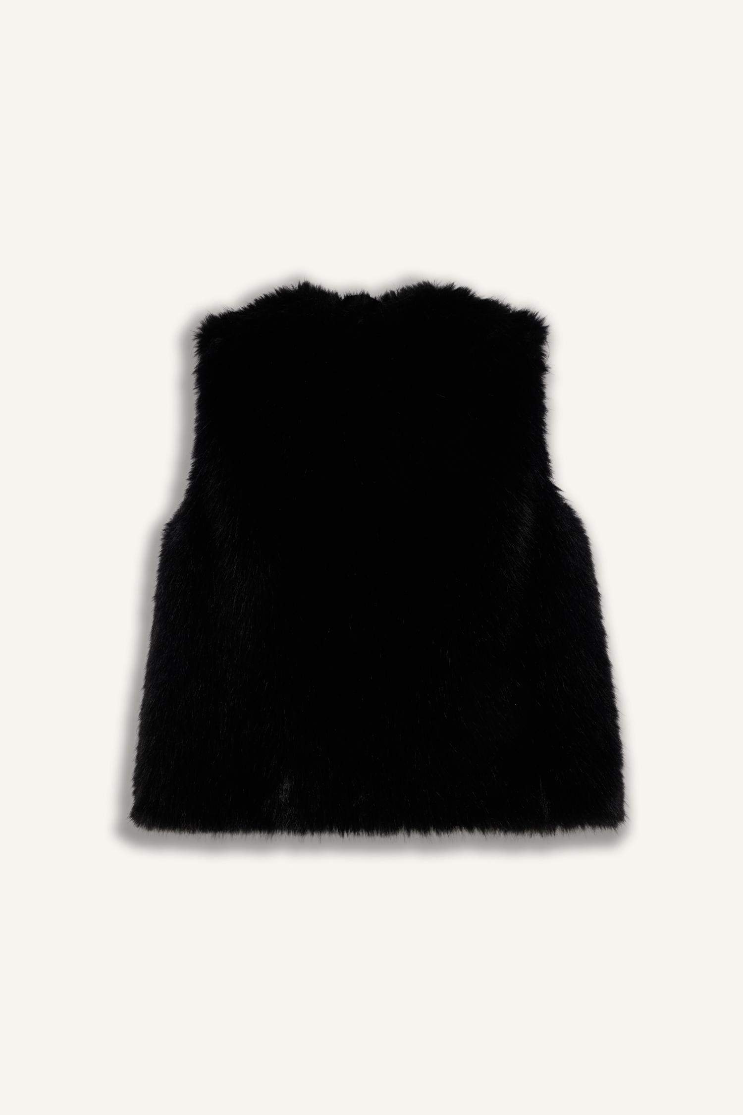 يلك فرو صناعي قصة عادية