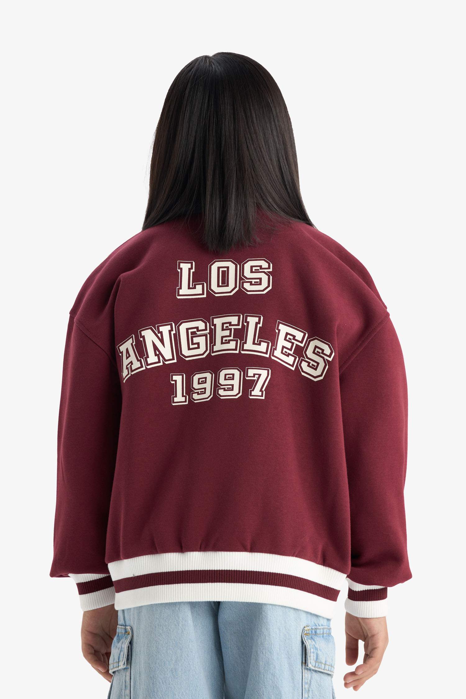 كارديجان بناتي اوفر سايز تقيل بطبعة شعار برقبة مستديرة