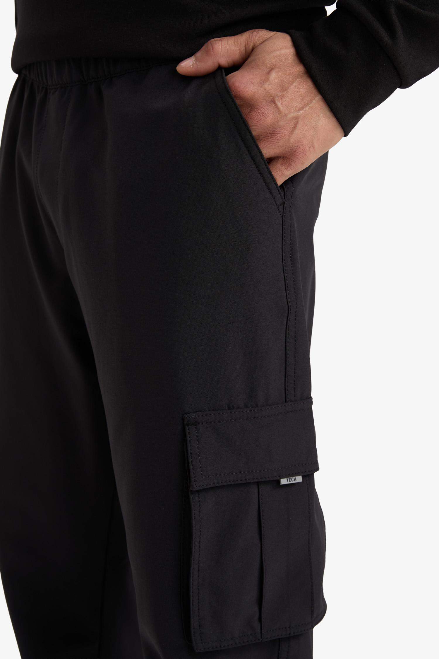 Спортивные джоггеры в стиле карго с карманами Стандартного кроя DeFactoFit