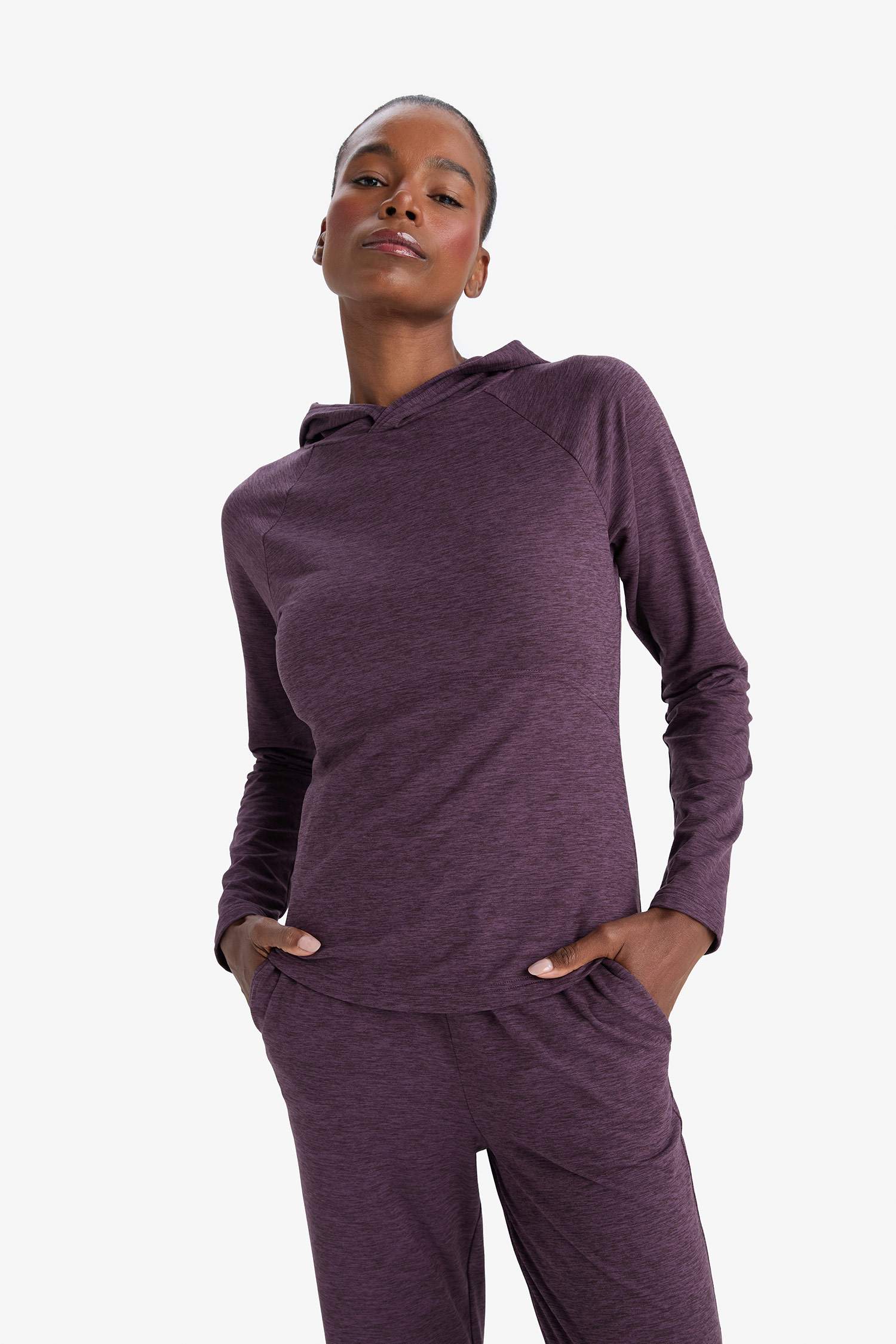 بلوزة رياضية بغطاء للرأس بأكمام طويلة قصة عادية من DeFactoFit