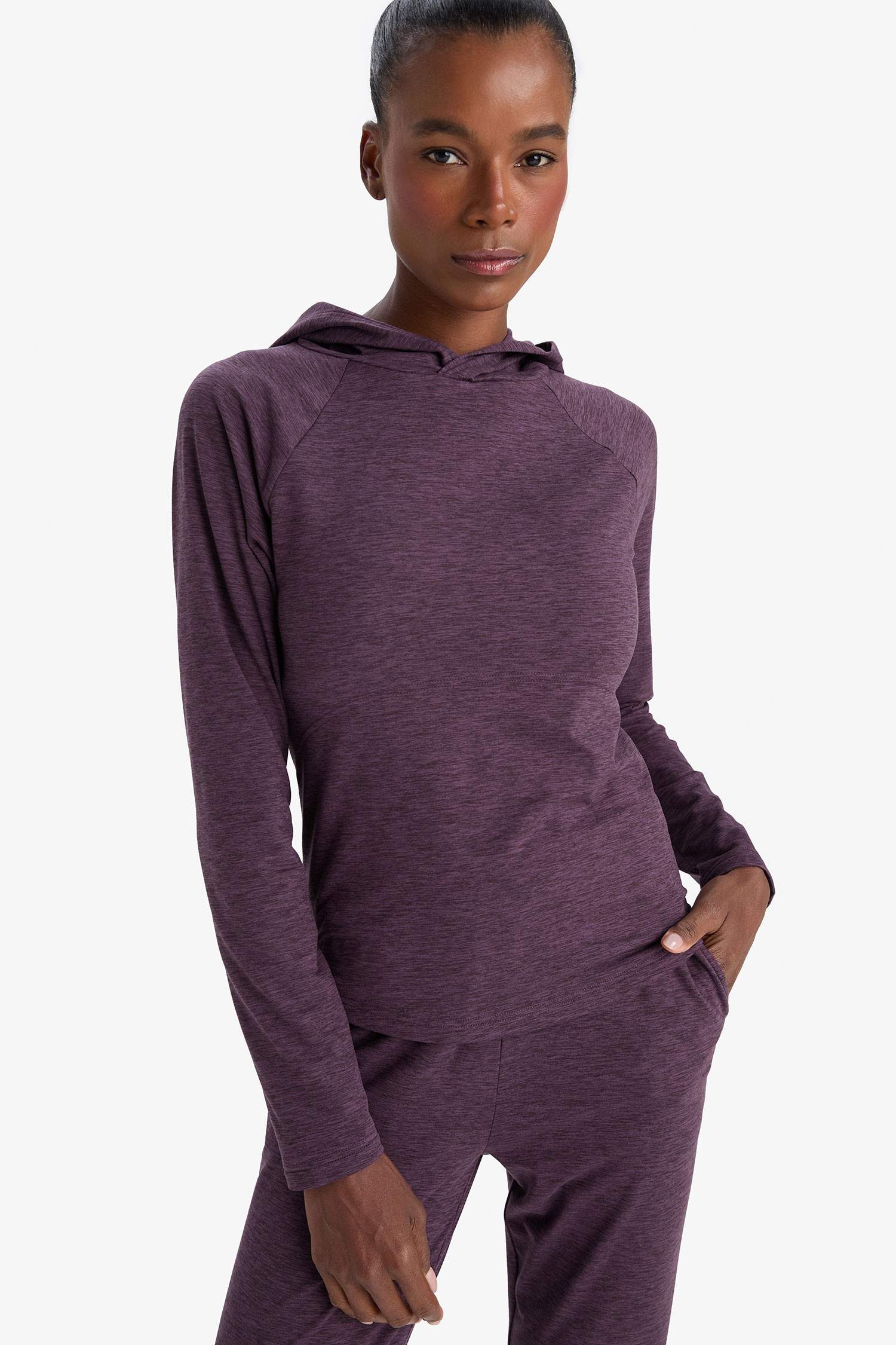 بلوزة رياضية بغطاء للرأس بأكمام طويلة قصة عادية من DeFactoFit