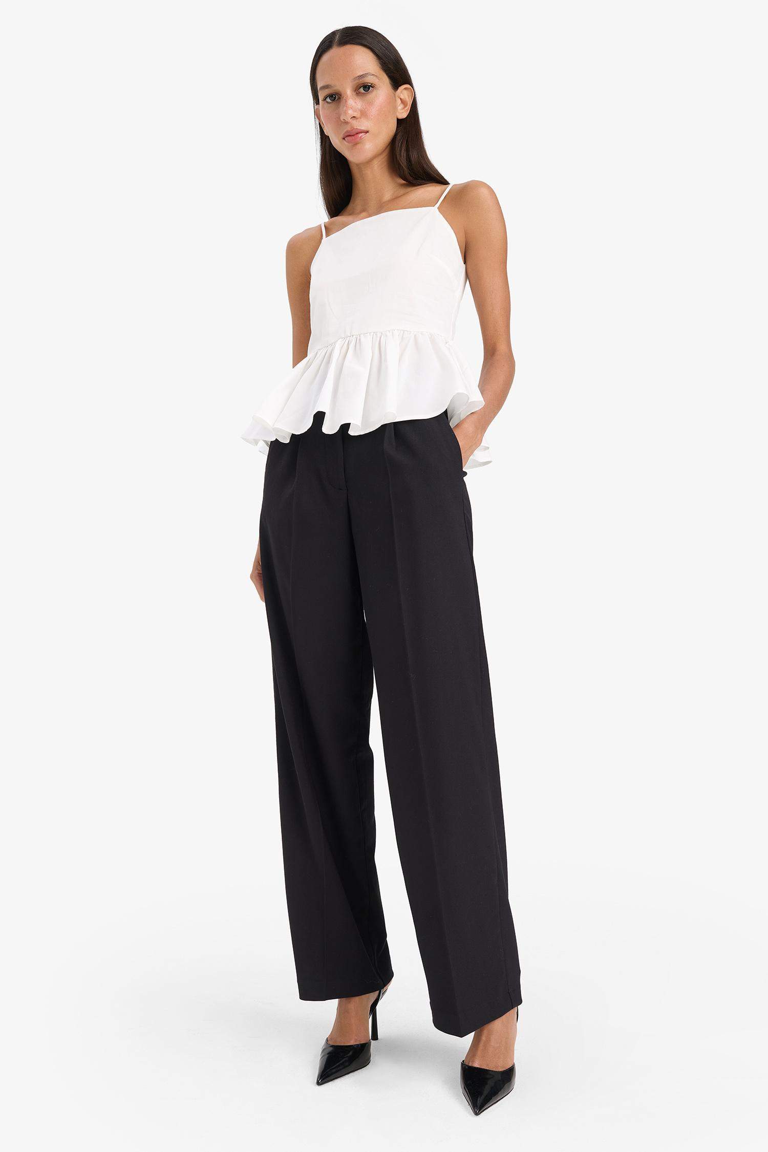 Fitted Volanlı Poplin Askılı Beyaz Bluz