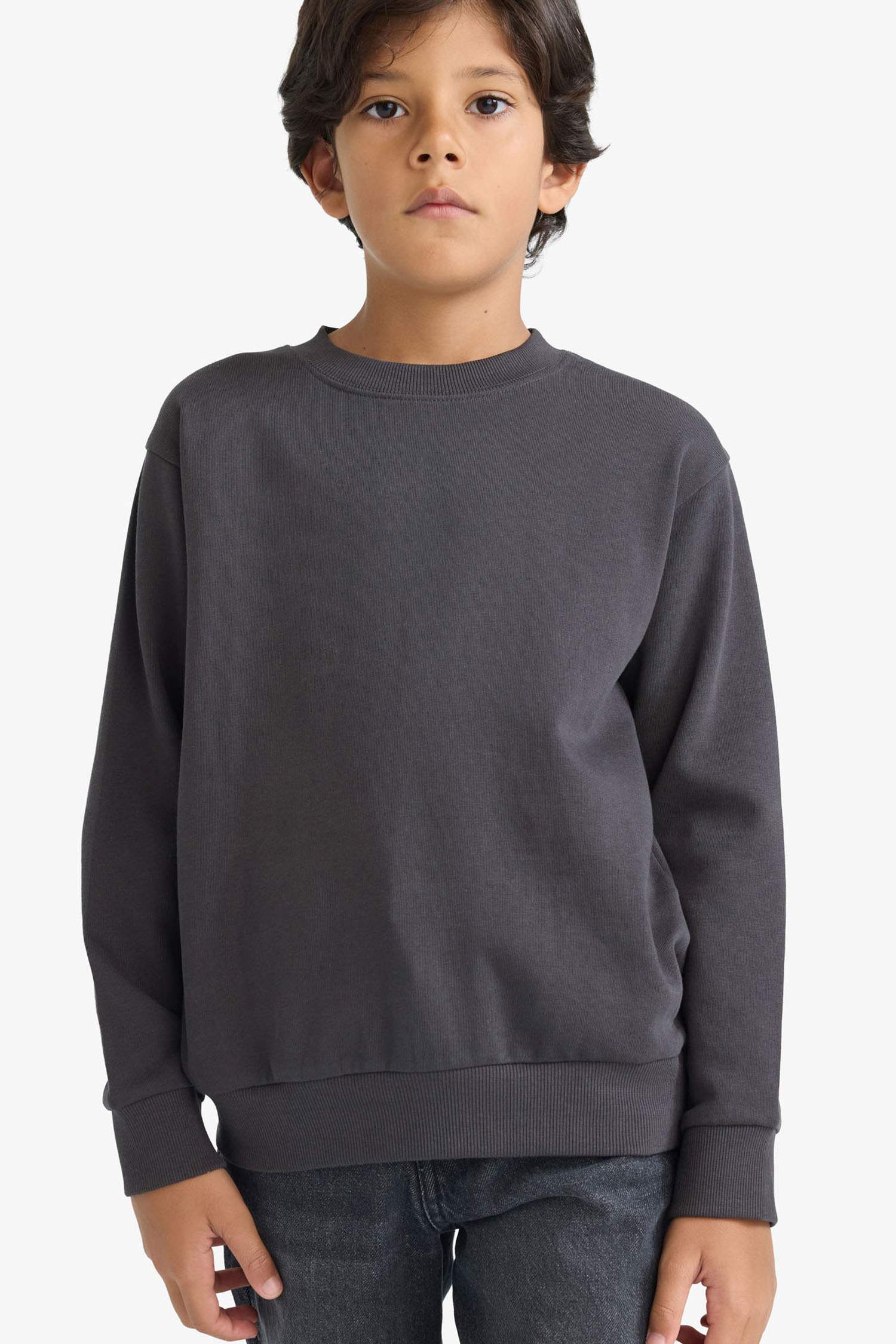 سويت شيرت ولادي بيزك سادة قصة عادية بياخة مستديرة