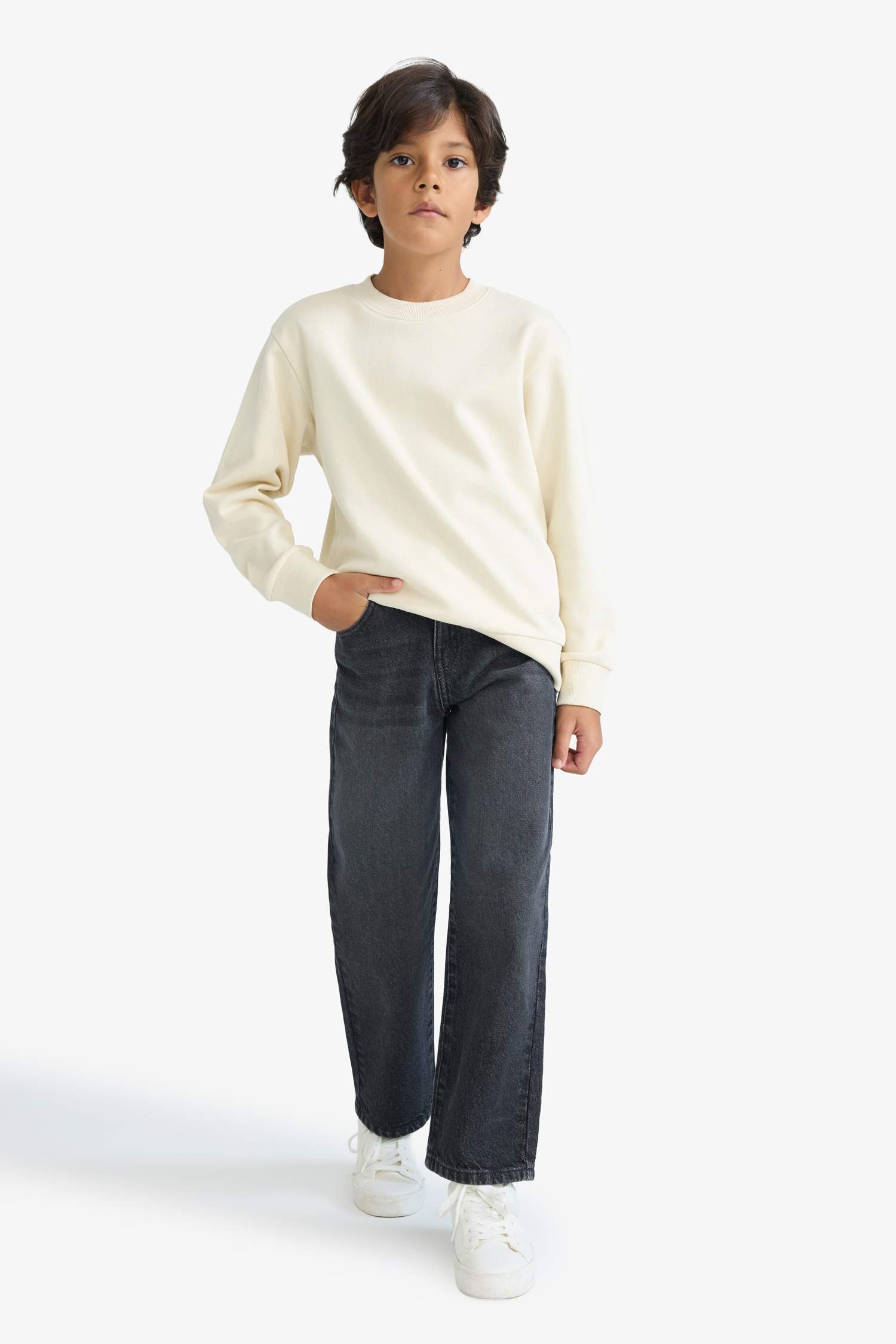 Толстовка для мальчика прямого кроя с круглым вырезом, однотонная