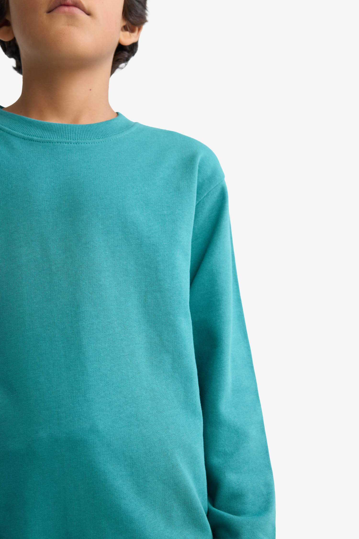 سويت شيرت ولادي بيزك سادة قصة عادية بياخة مستديرة