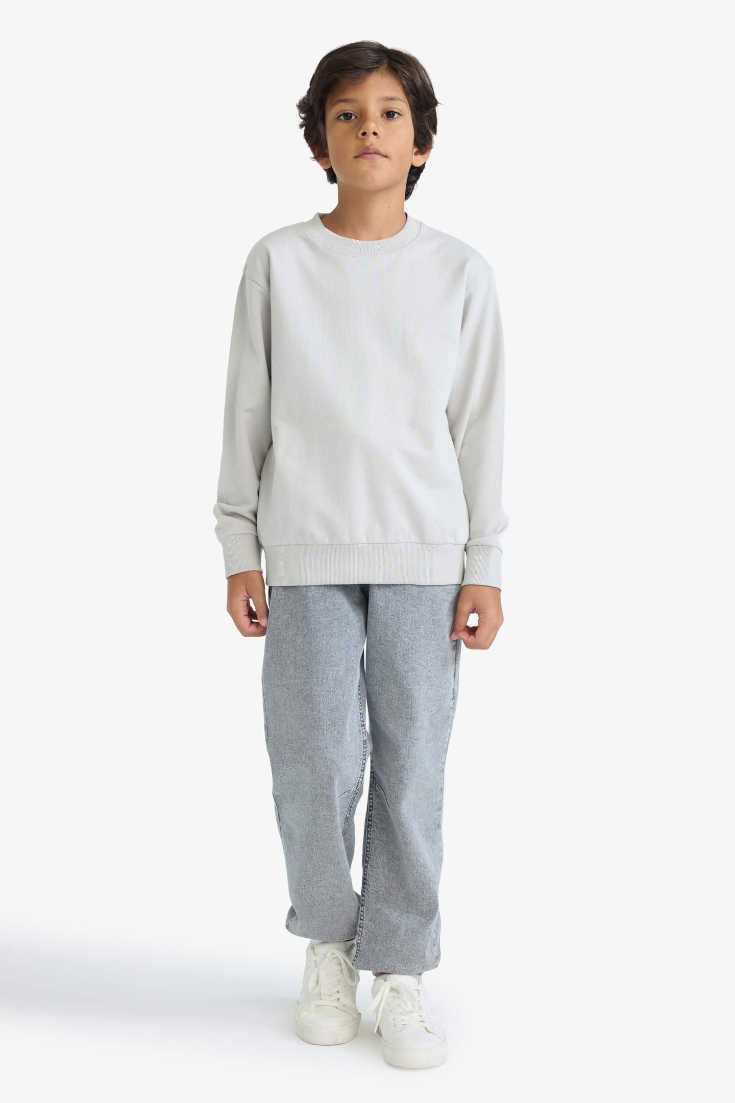 Толстовка для мальчика прямого кроя с круглым вырезом, однотонная