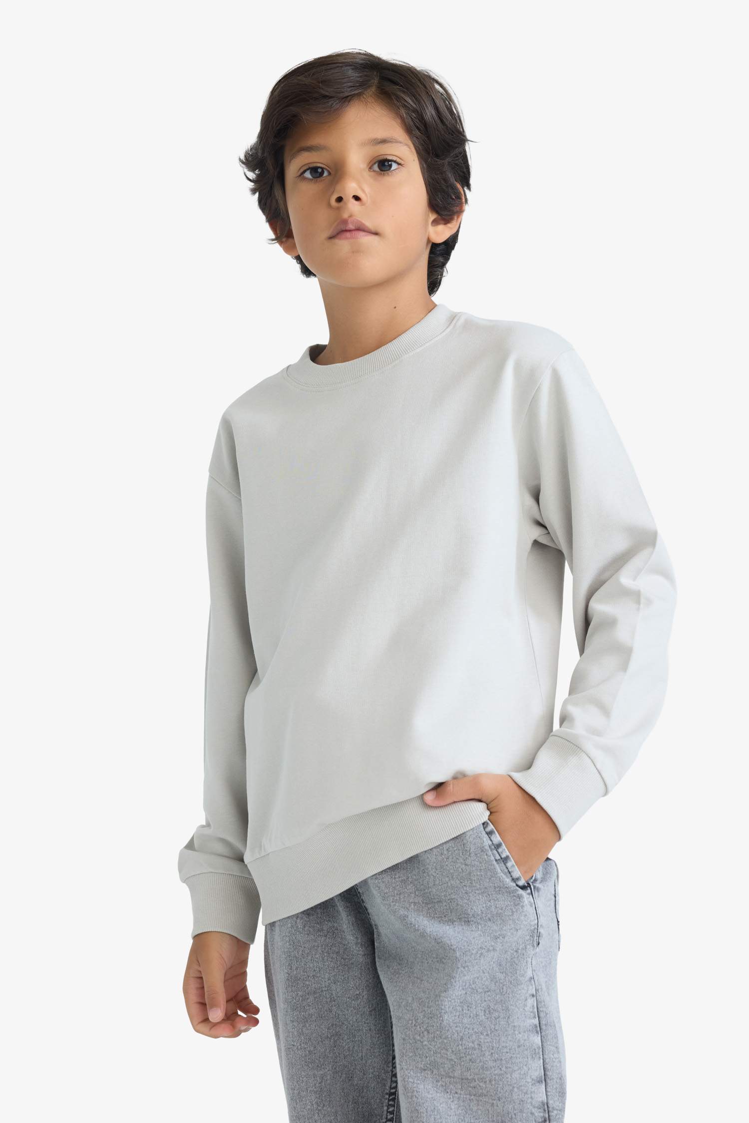 Толстовка для мальчика прямого кроя с круглым вырезом, однотонная