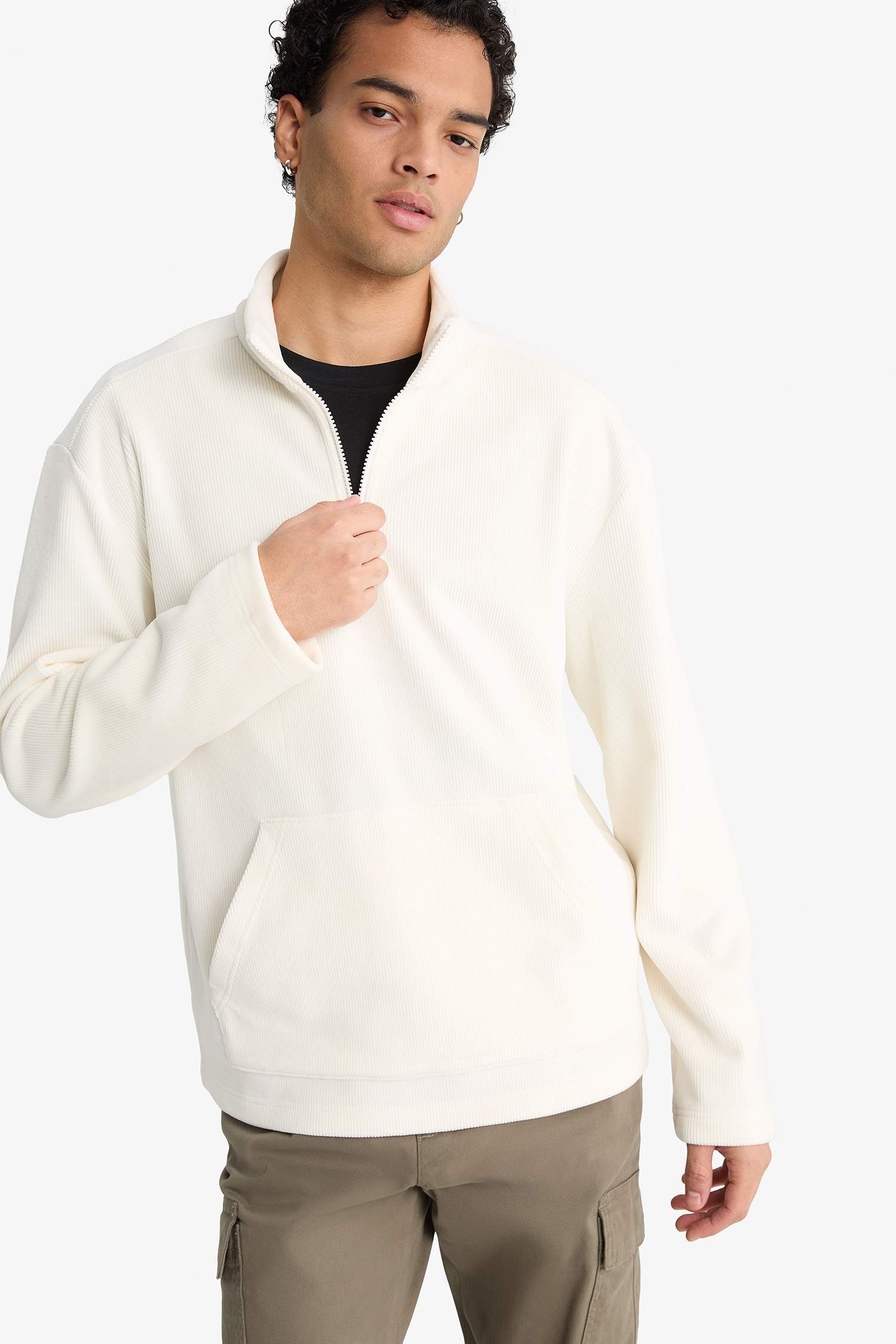 Regular Fit Dik Yaka Yarım Fermuarlı Kadife Sweatshirt