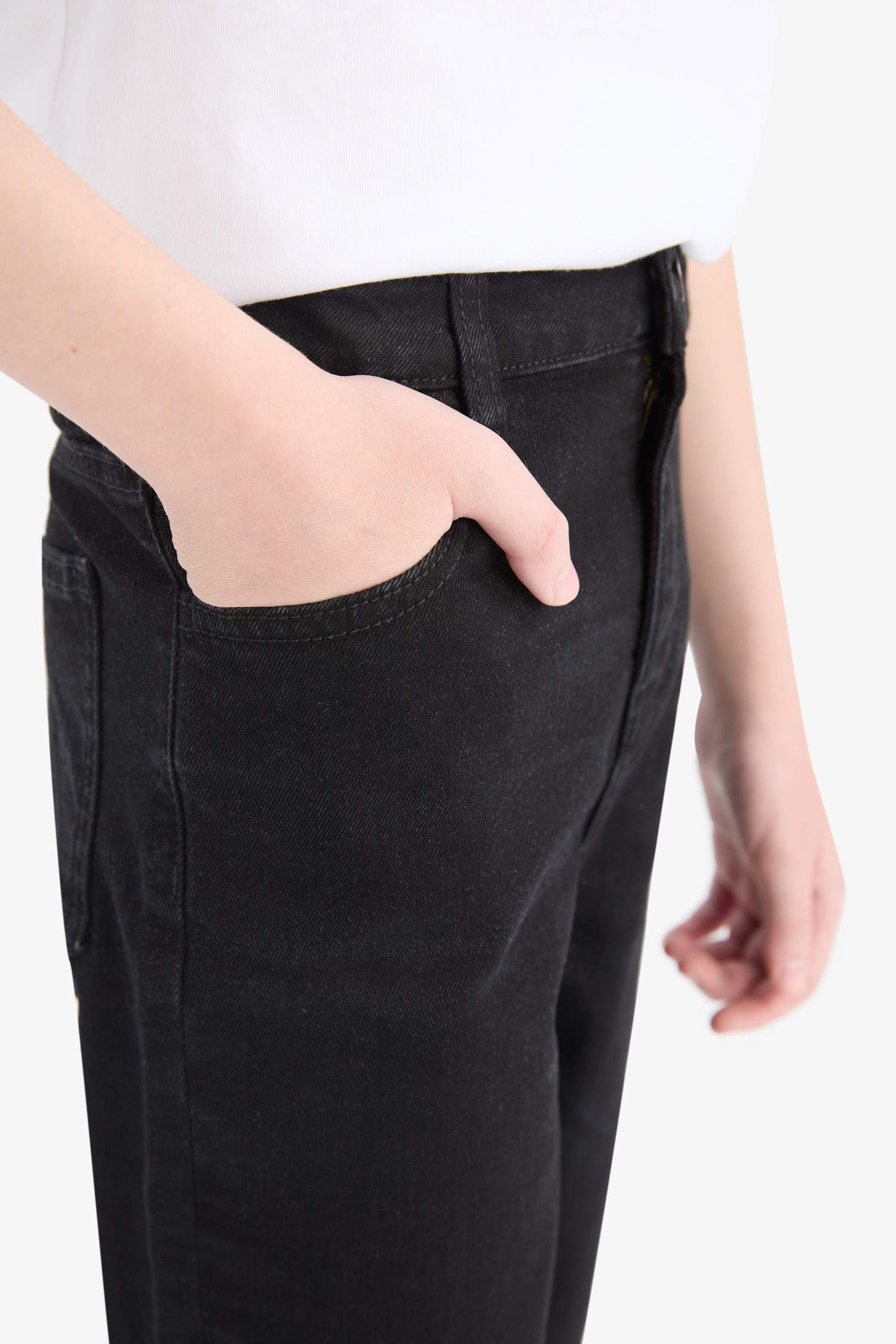 بنطرون جينز أولادي سليم فيت برجل عادي