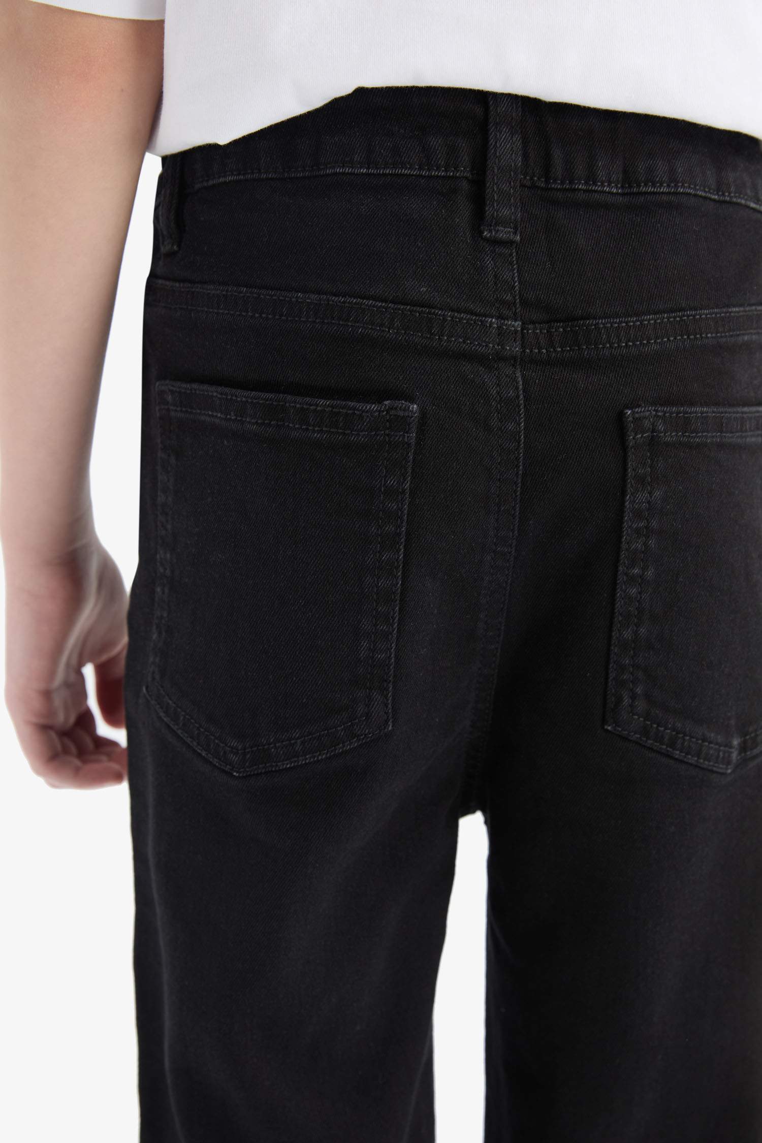 بنطرون جينز أولادي سليم فيت برجل عادي