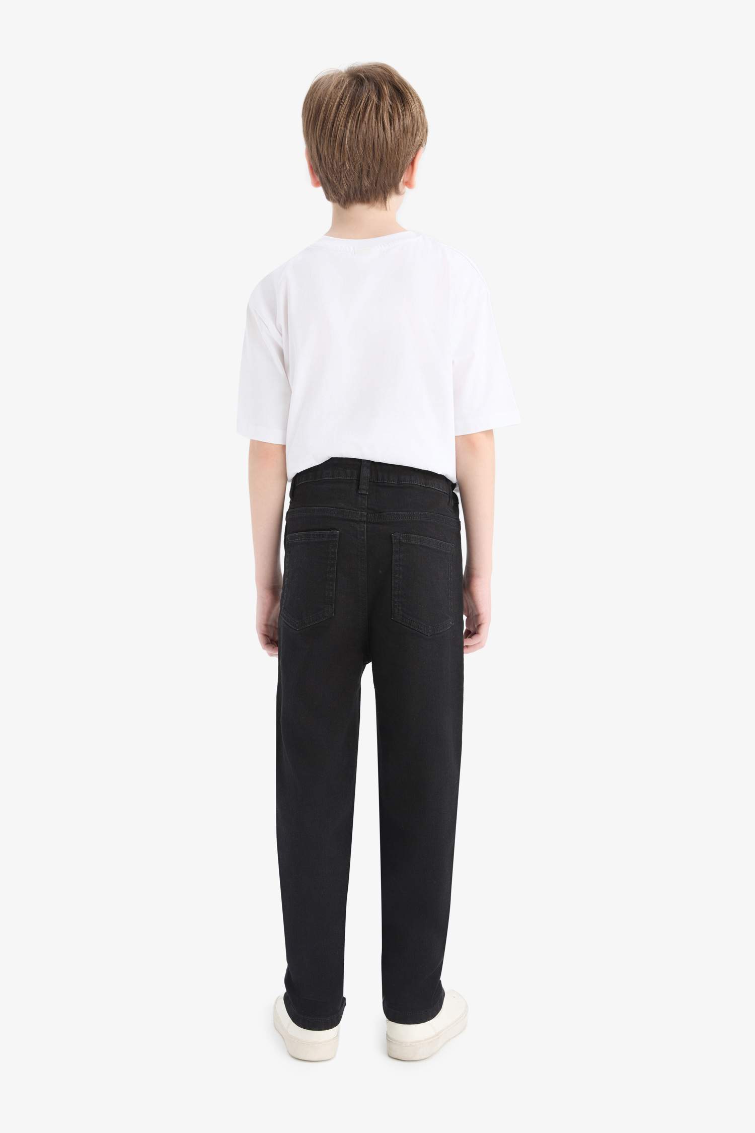 بنطرون جينز أولادي سليم فيت برجل عادي