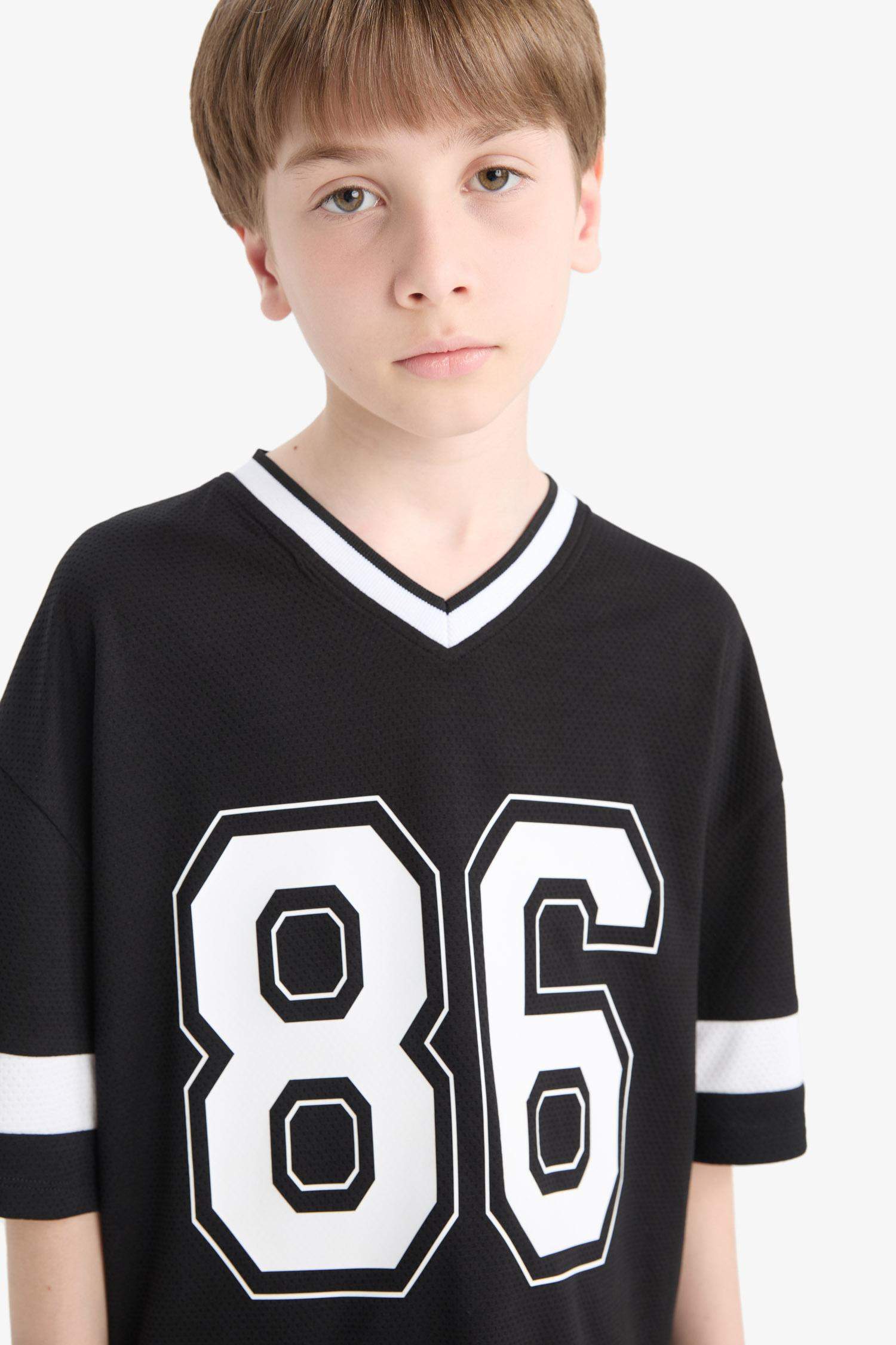 T-shirt oversize imprimé à col V et manches courtes pour garçon