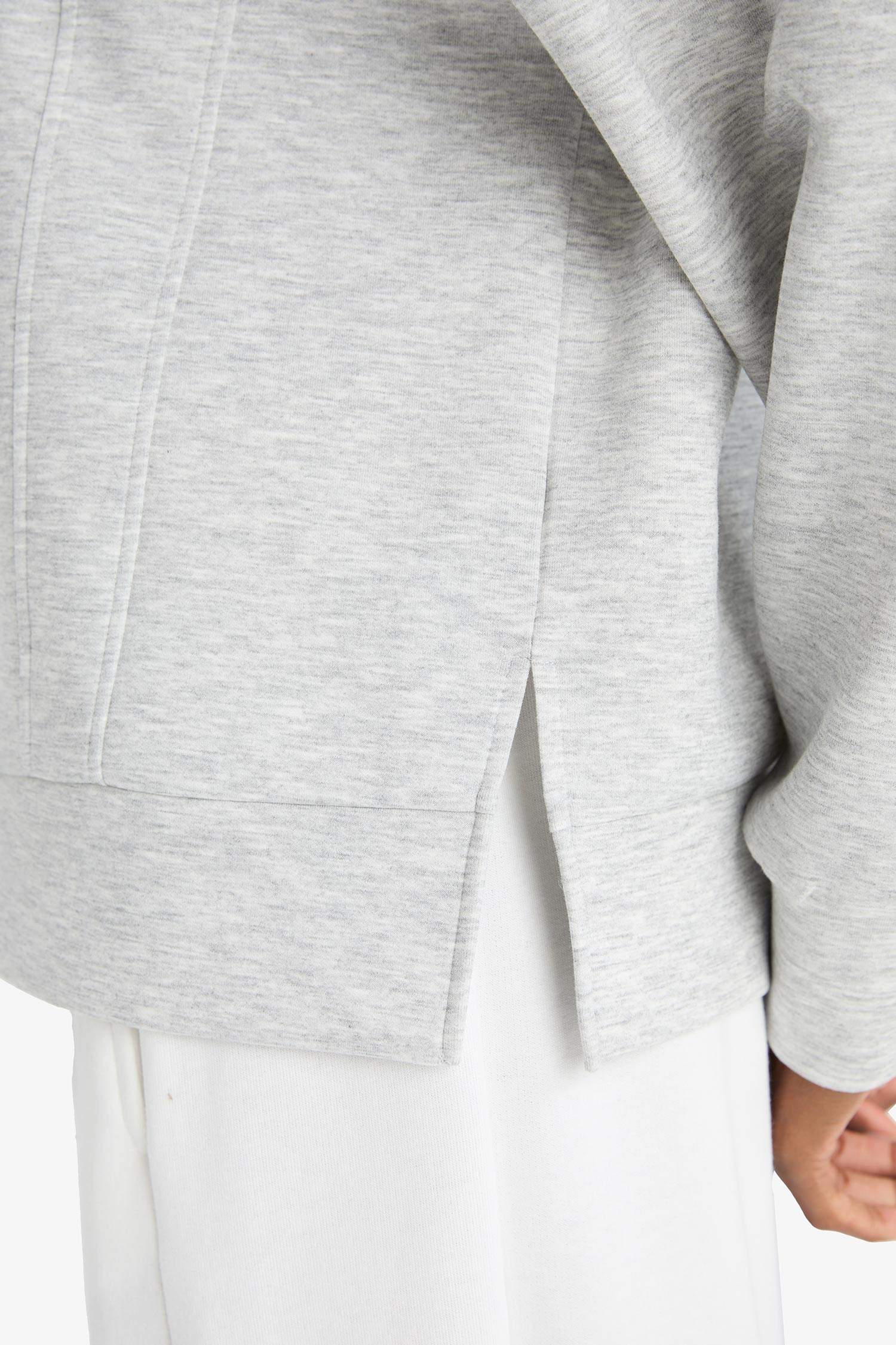 سويت شيرت اوفر سايز رياضي قماش سكوبا من DeFactoFit