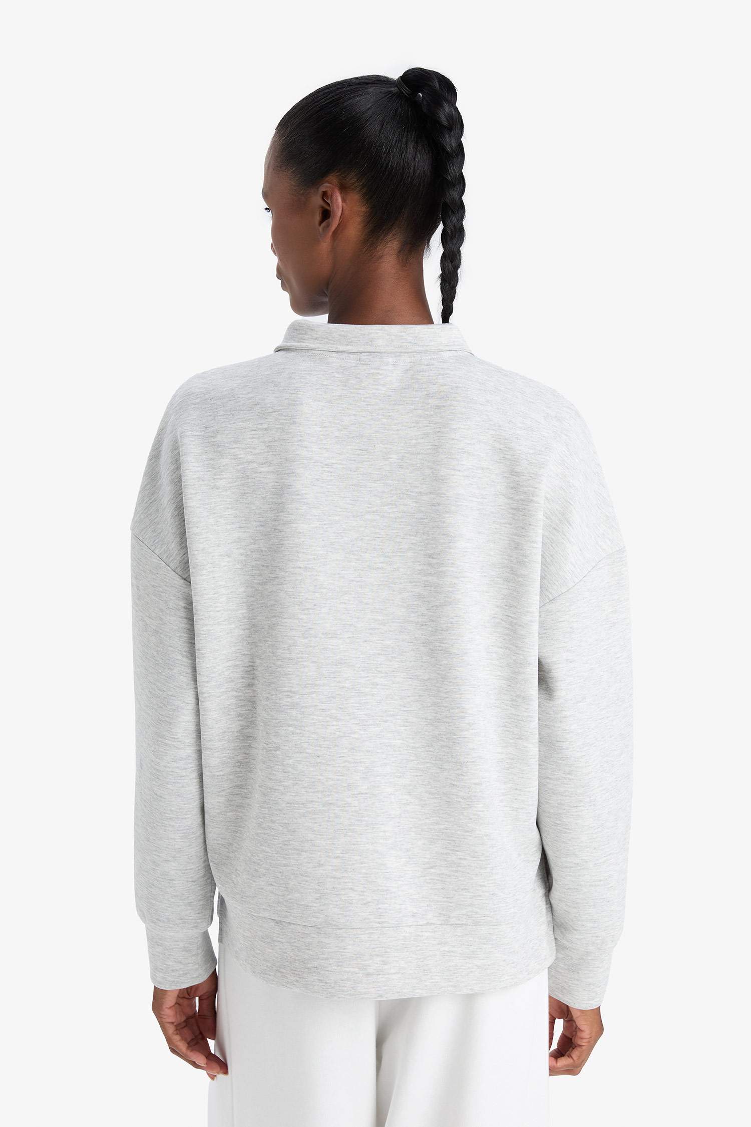 سويت شيرت اوفر سايز رياضي قماش سكوبا من DeFactoFit