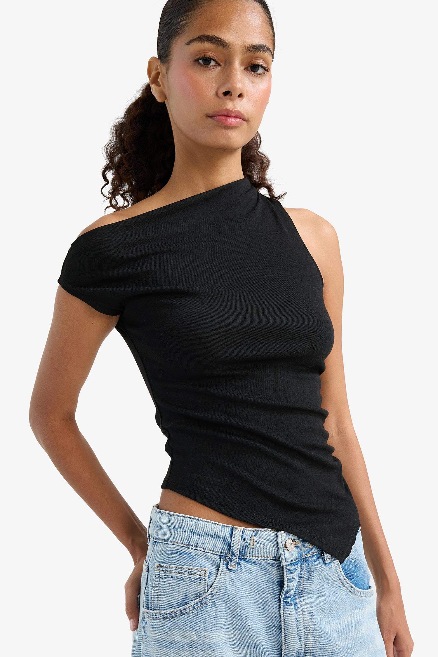 Slim Fit Dar Kesim Tek Omuzlu Ribana Siyah Bluz