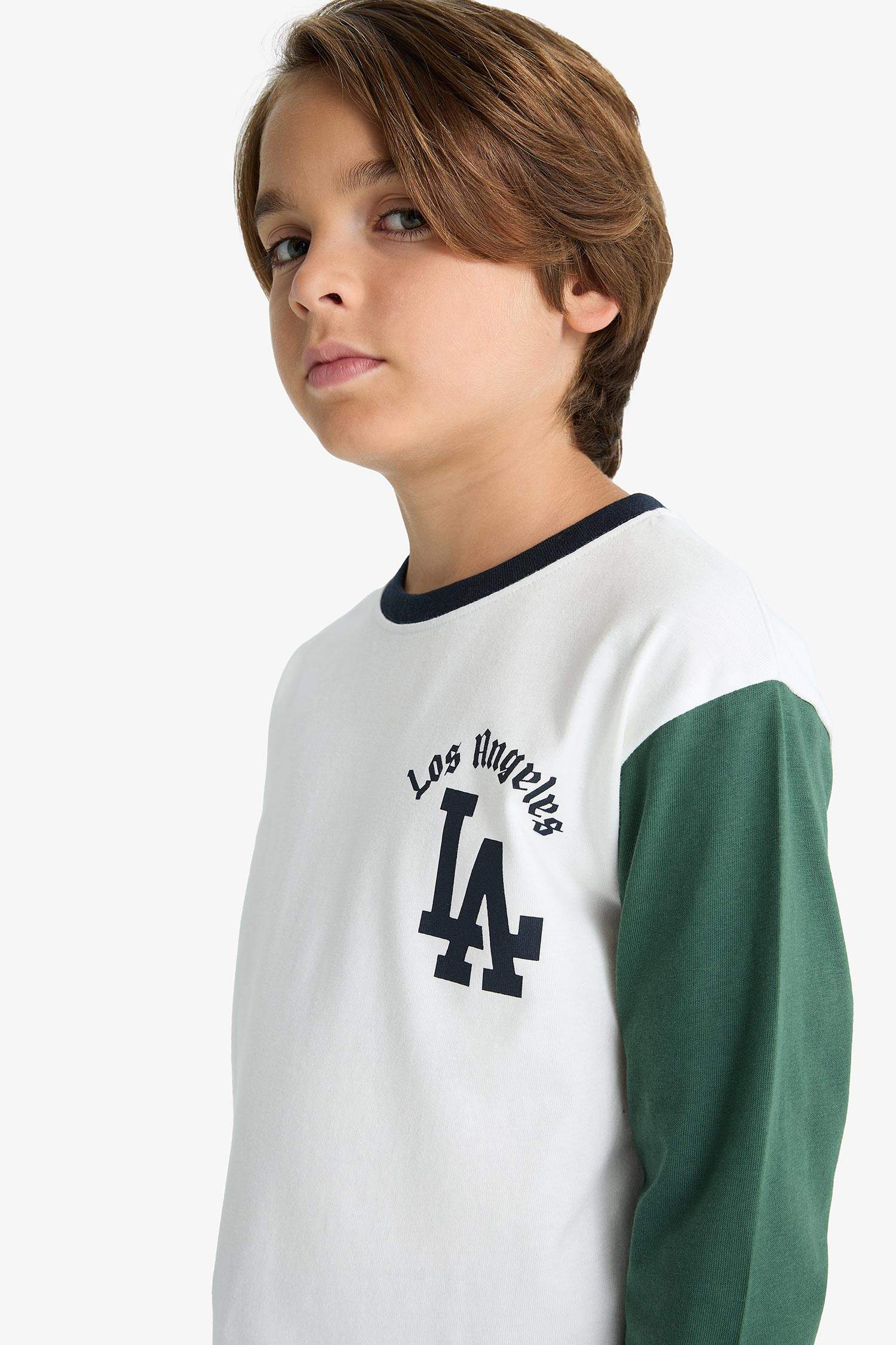 سيت ولادي بنطلون بجامة رياضي وتيشيرت - قطعتين