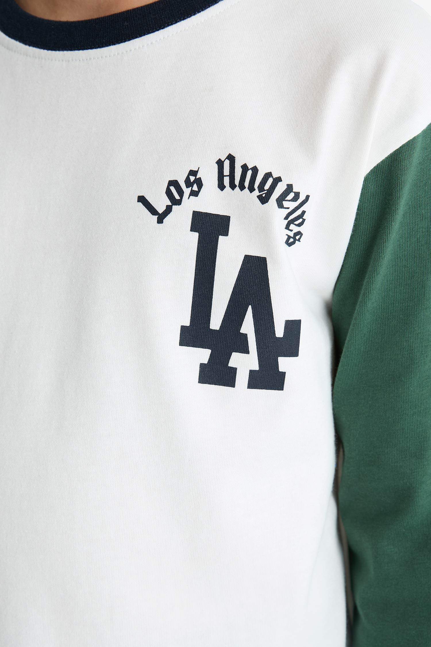 سيت ولادي بنطلون بجامة رياضي وتيشيرت - قطعتين