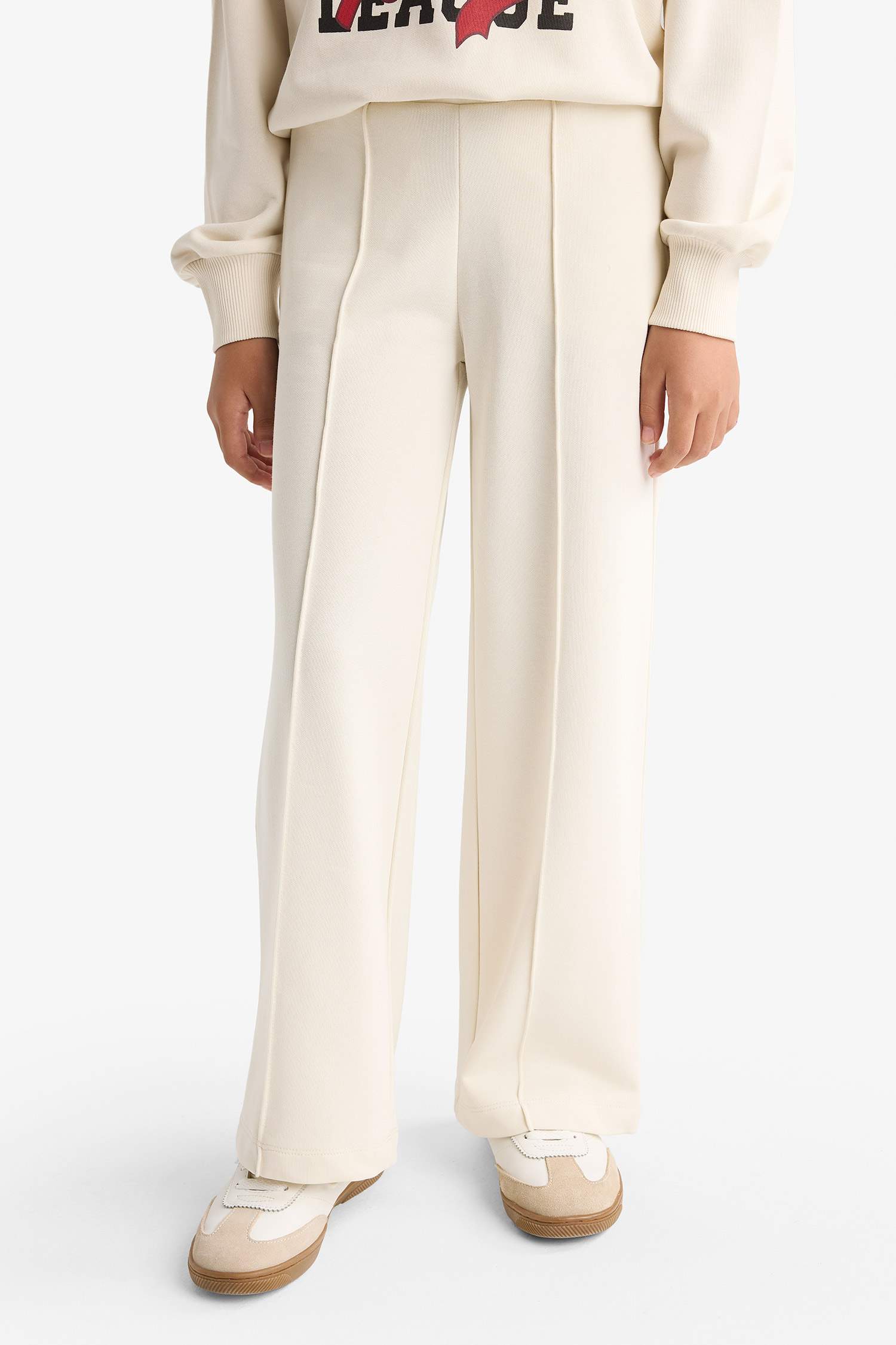 طقم بناتي سويت شيرت وسويت بانتس - قطعتين