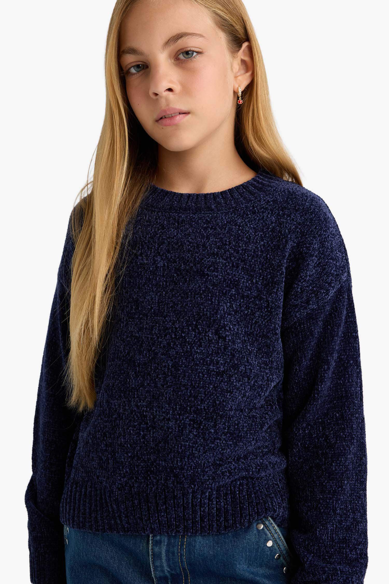 Girl Regular Fit Crew Neck Pullover