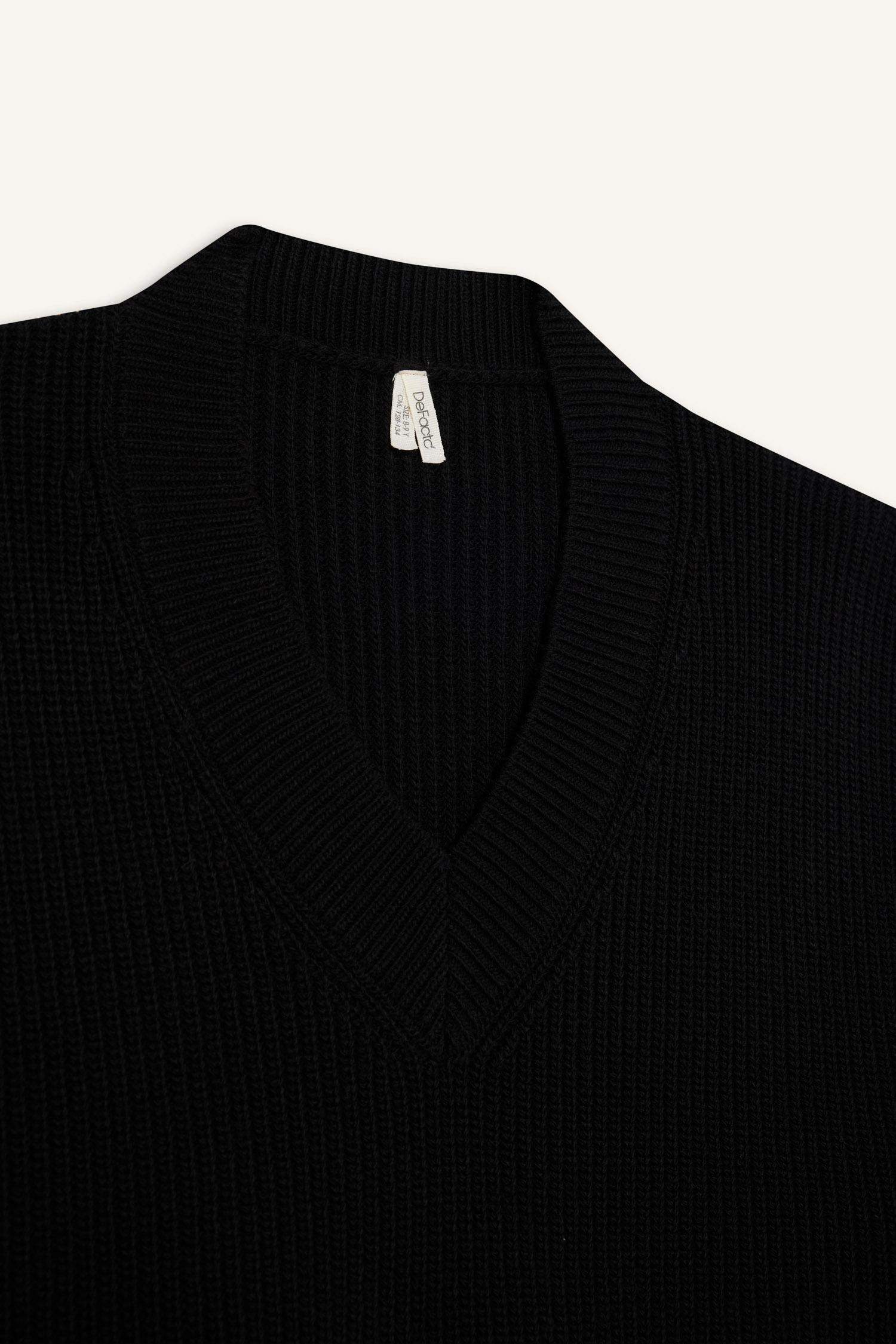 Girl Oversize Fit V-Neck Knit Vest