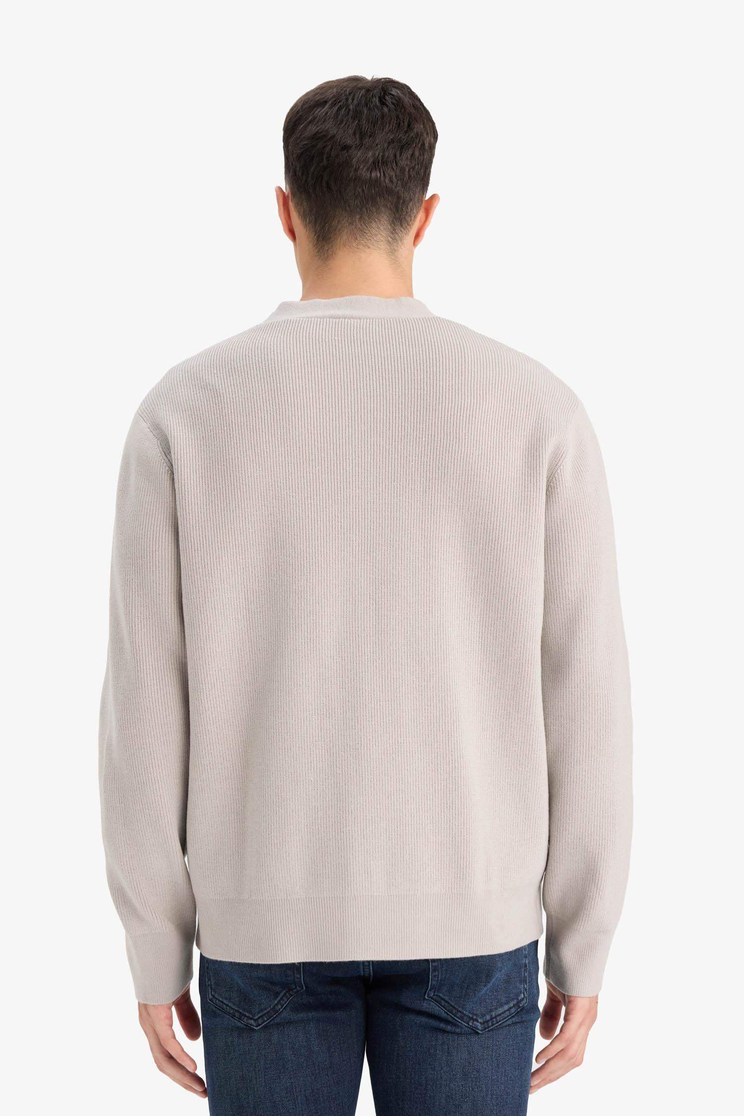 سترة تريكو قصة مريحة برقبة V