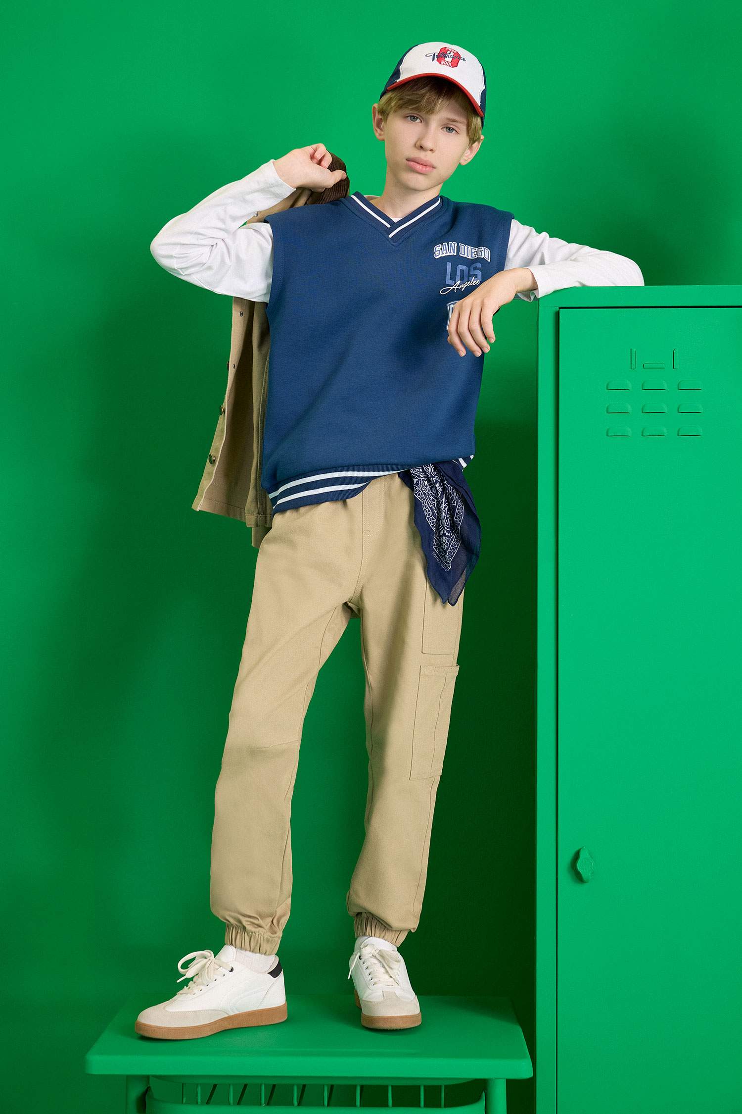 Erkek Çocuk V Yaka Baskılı Okul Süveteri